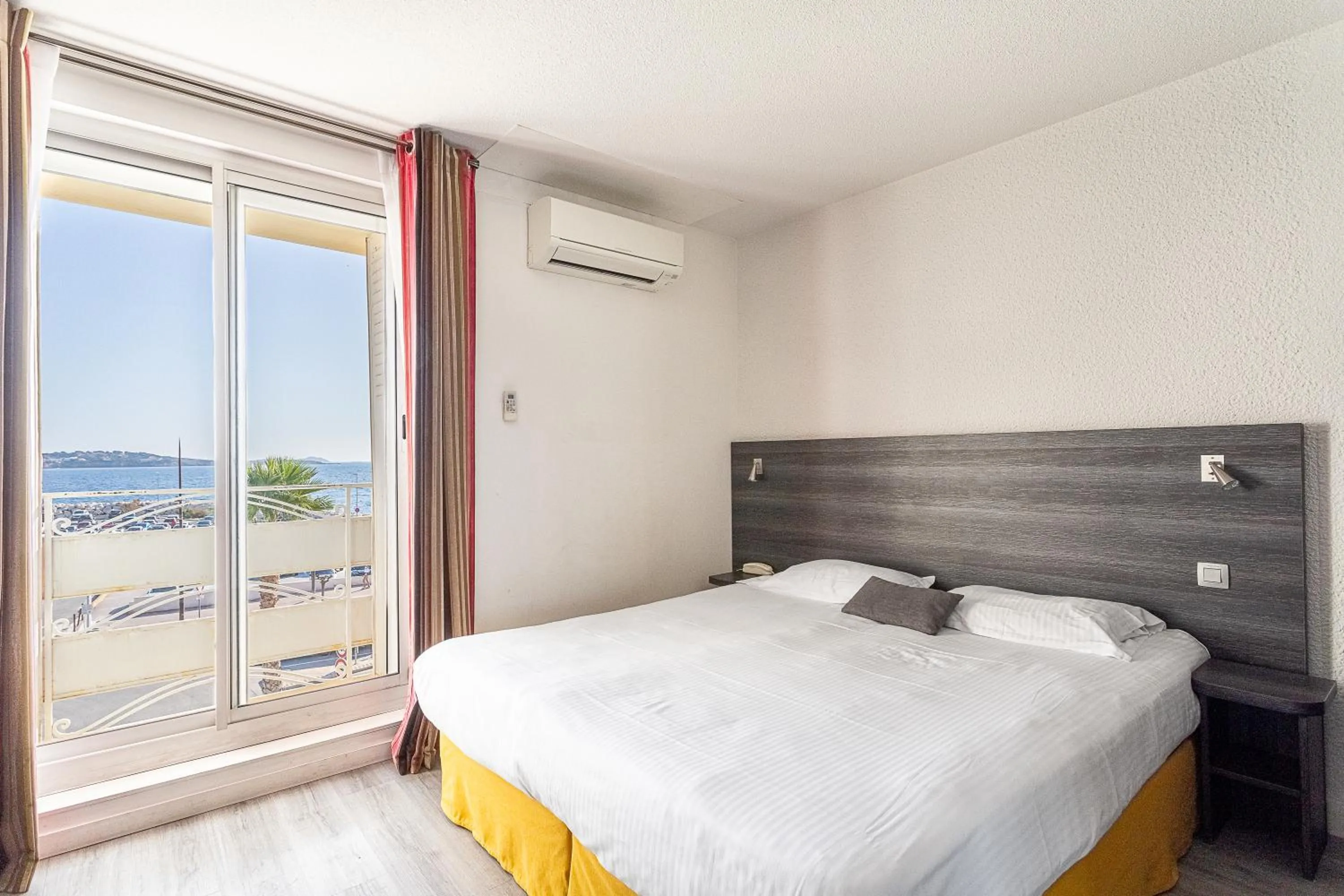 Bedroom, Bed in Hotel de la Baie