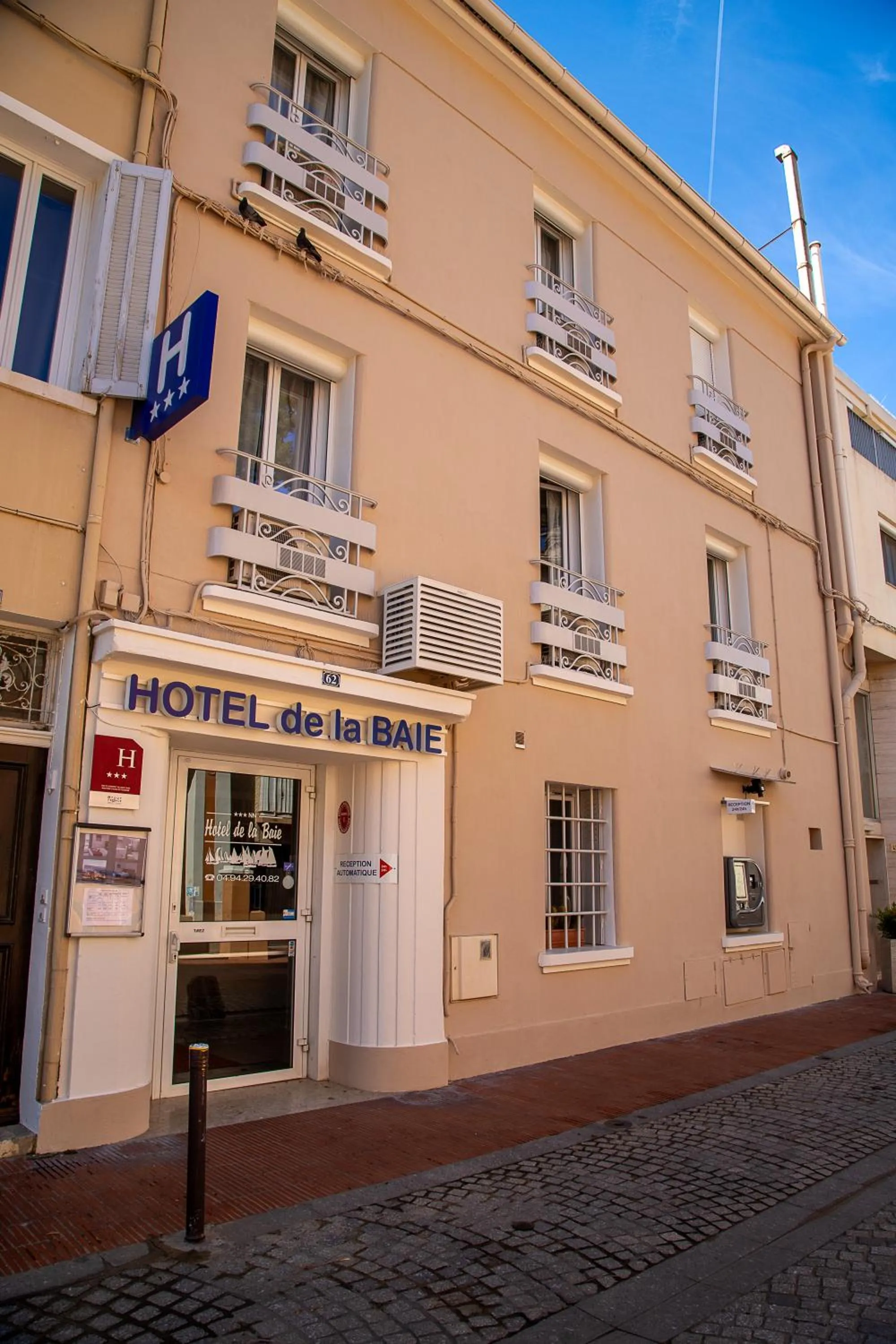 Property building in Hotel de la Baie