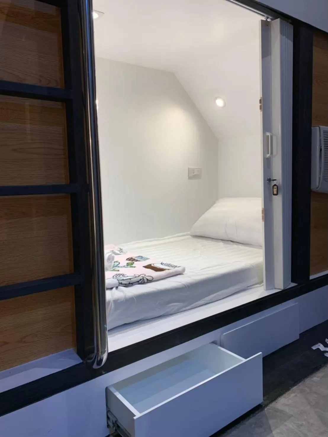 Sleepbox Hostel Suratthani