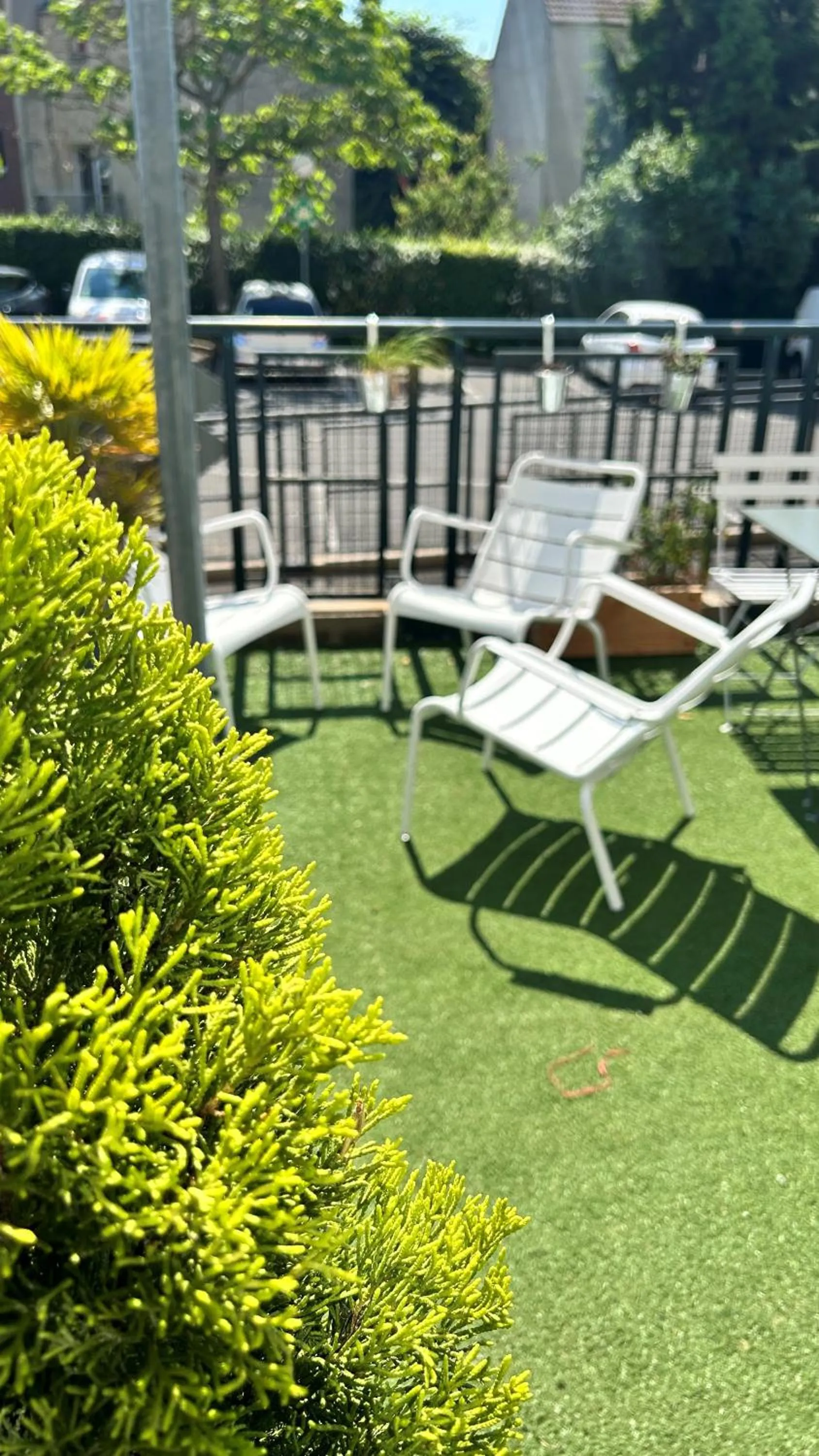 Patio in Kyriad Marne-La-Vallée Torcy