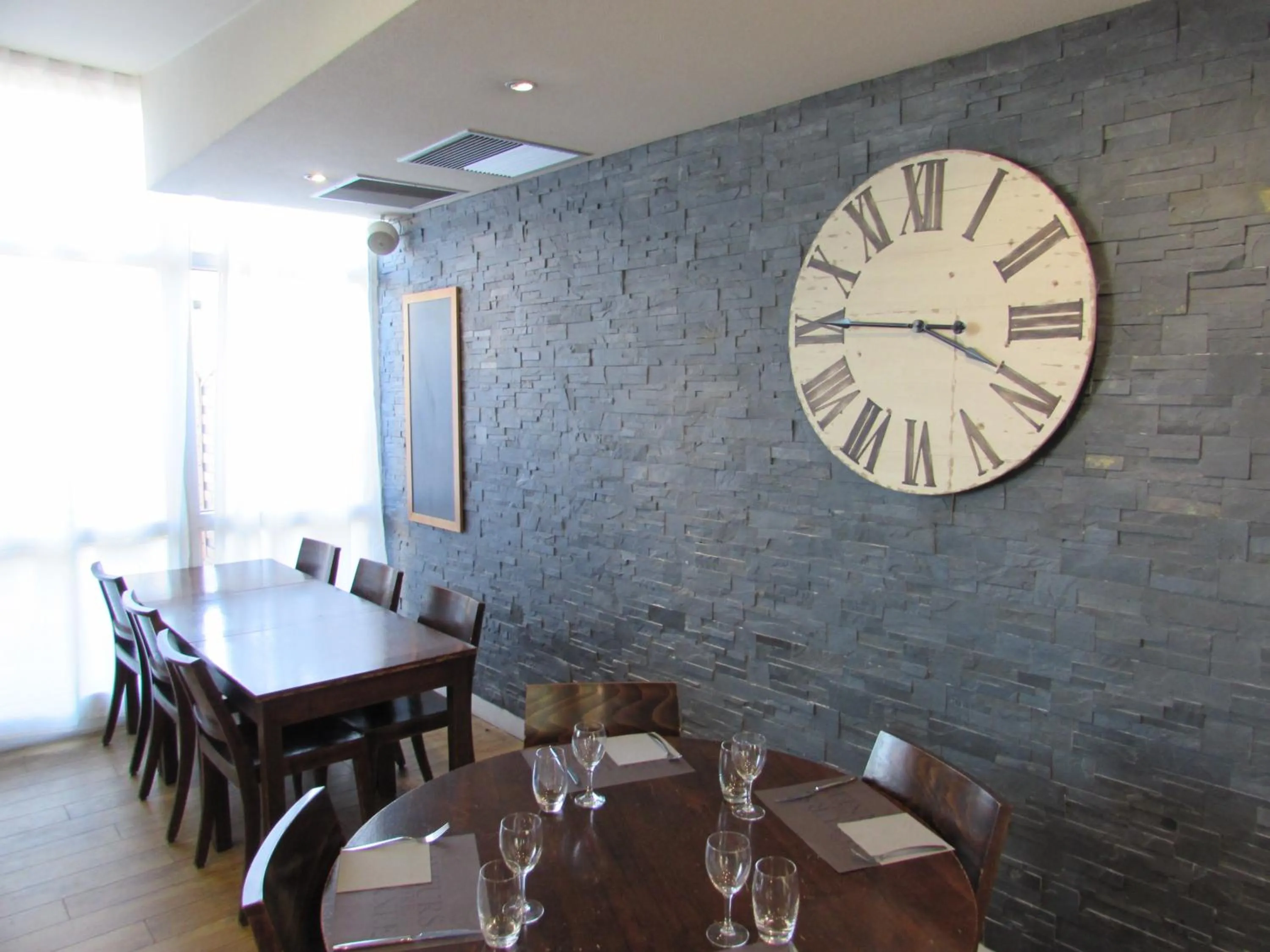 Restaurant/places to eat in Kyriad Marne-La-Vallée Torcy