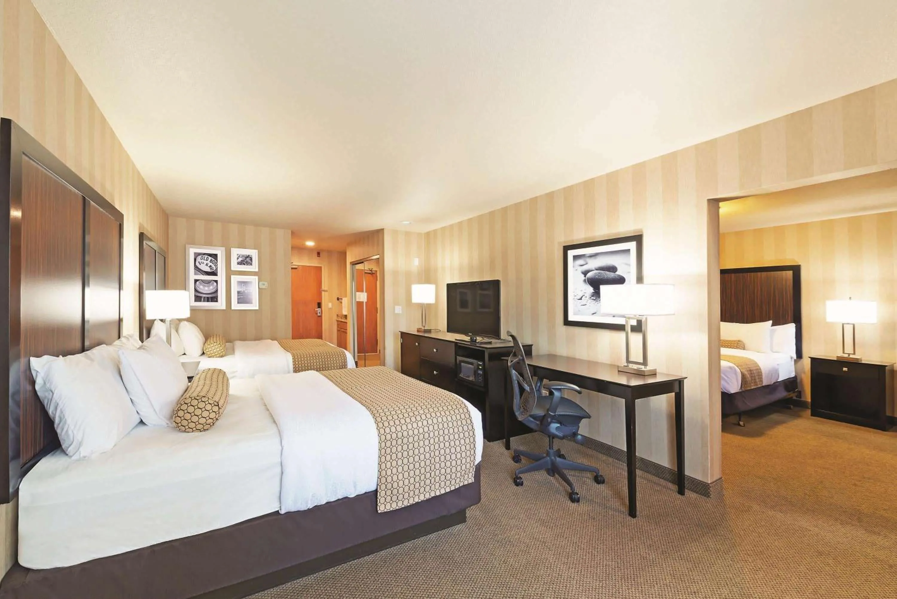 Photo of the whole room, Bed in La Quinta by Wyndham Boise Towne Square