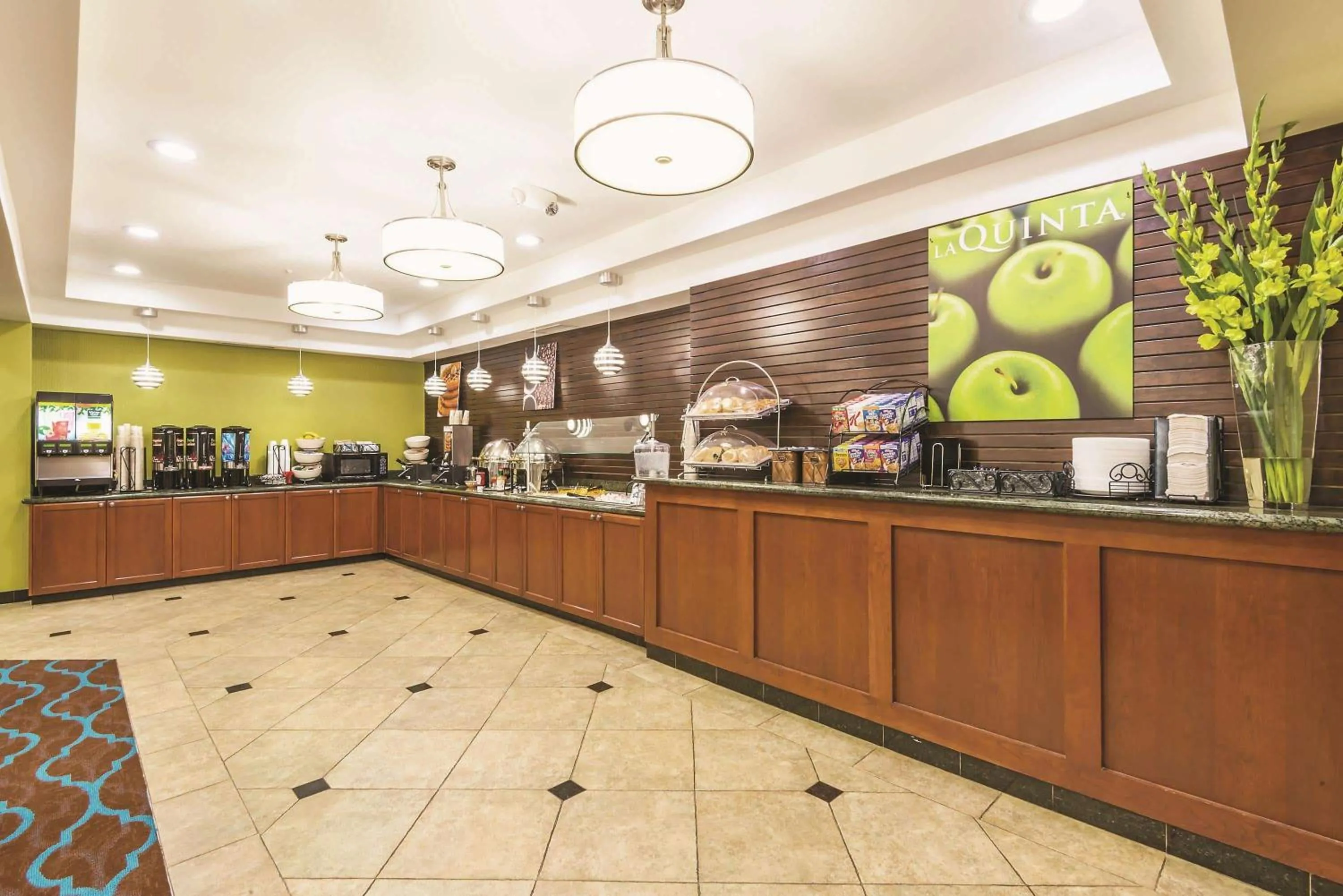 Restaurant/places to eat in La Quinta by Wyndham Boise Towne Square