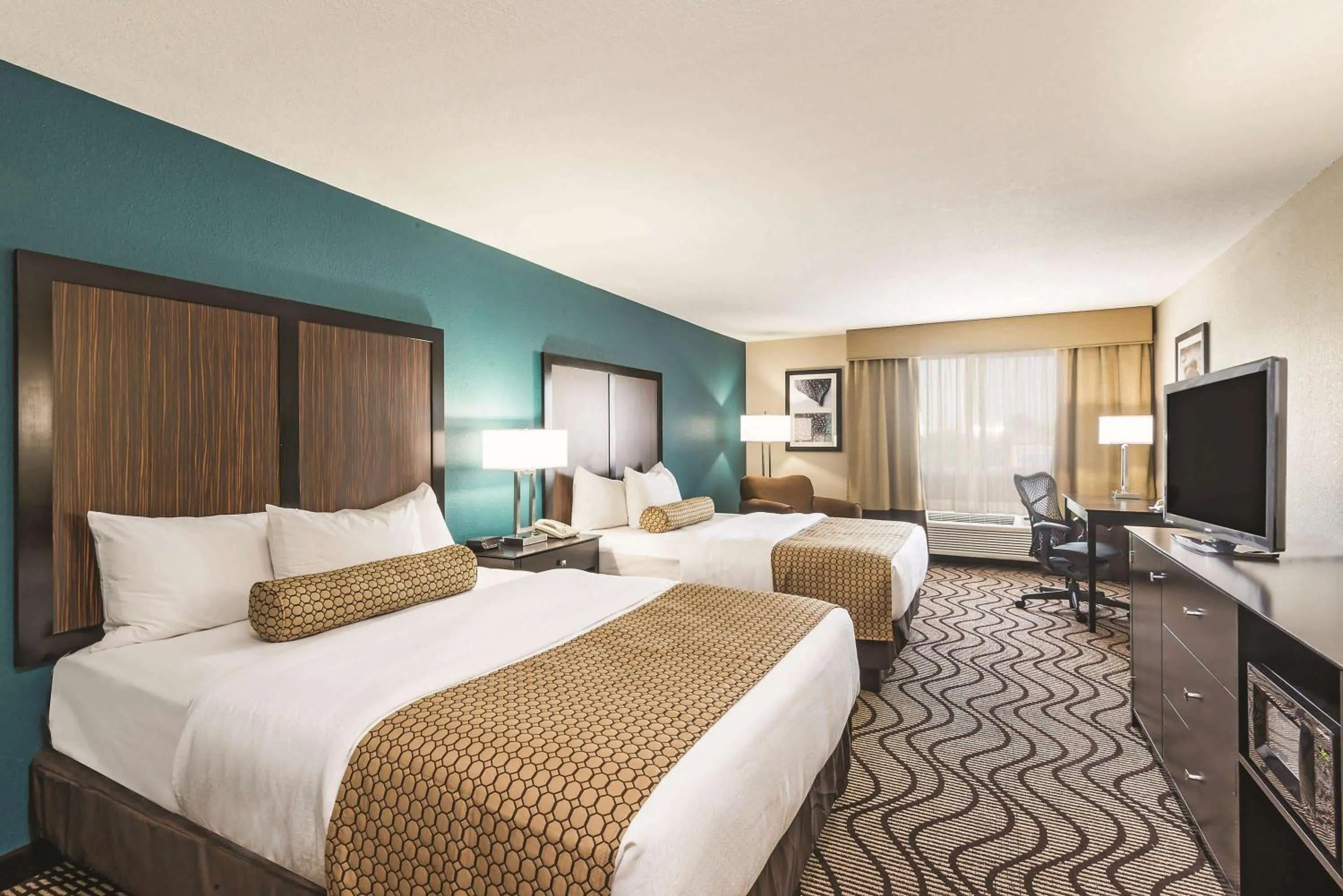 Photo of the whole room, Bed in La Quinta by Wyndham Boise Towne Square