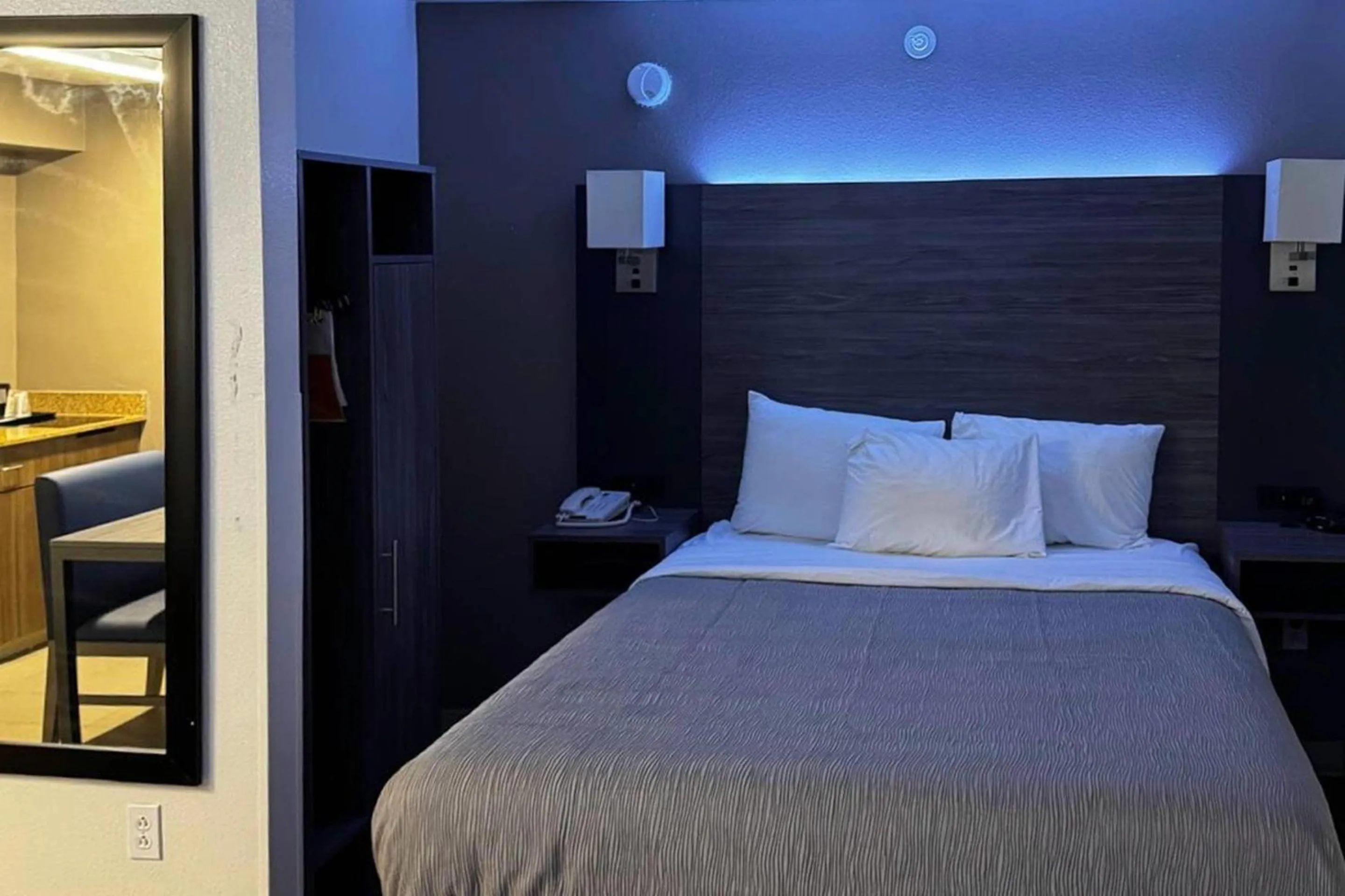 Bedroom, Bed in Quality Inn Fishers - Indianapolis