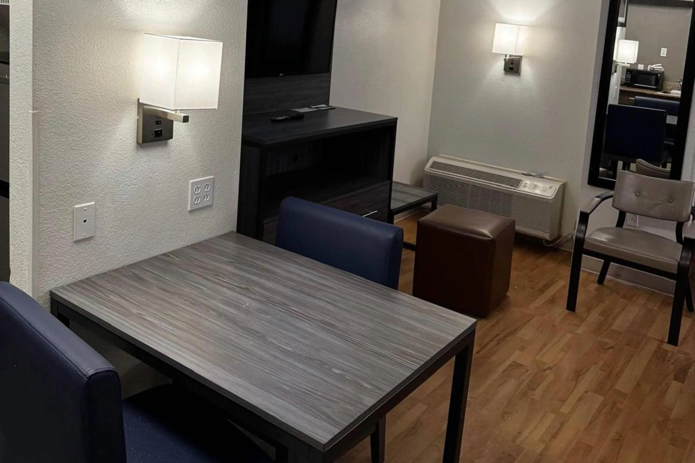 Bedroom in Quality Inn Fishers - Indianapolis