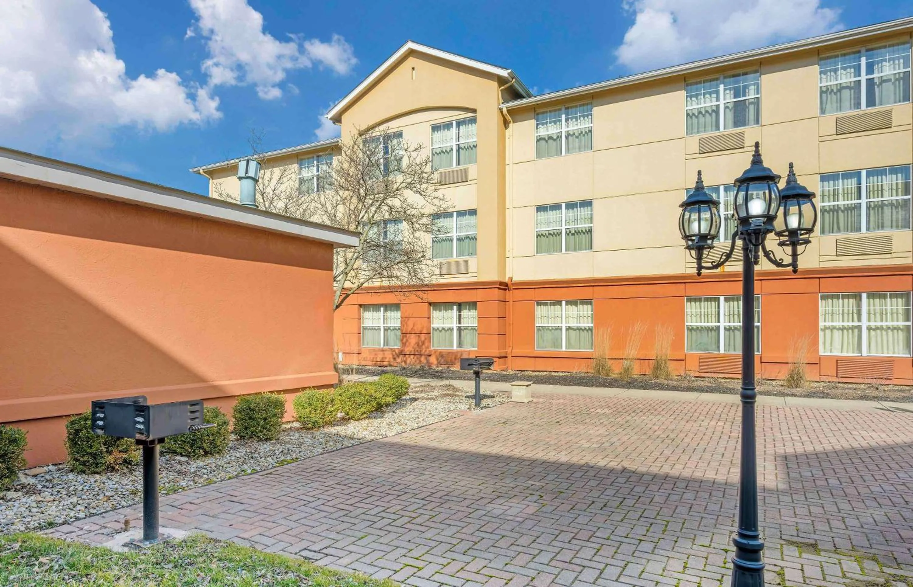Property building in Extended Stay America Suites - Columbus - Polaris
