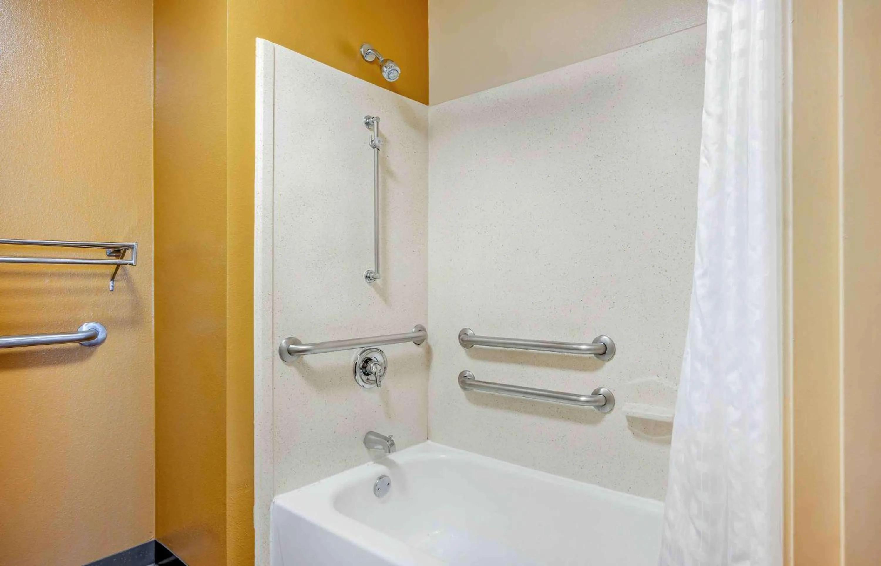 Bathroom in Extended Stay America Suites - Columbus - Polaris