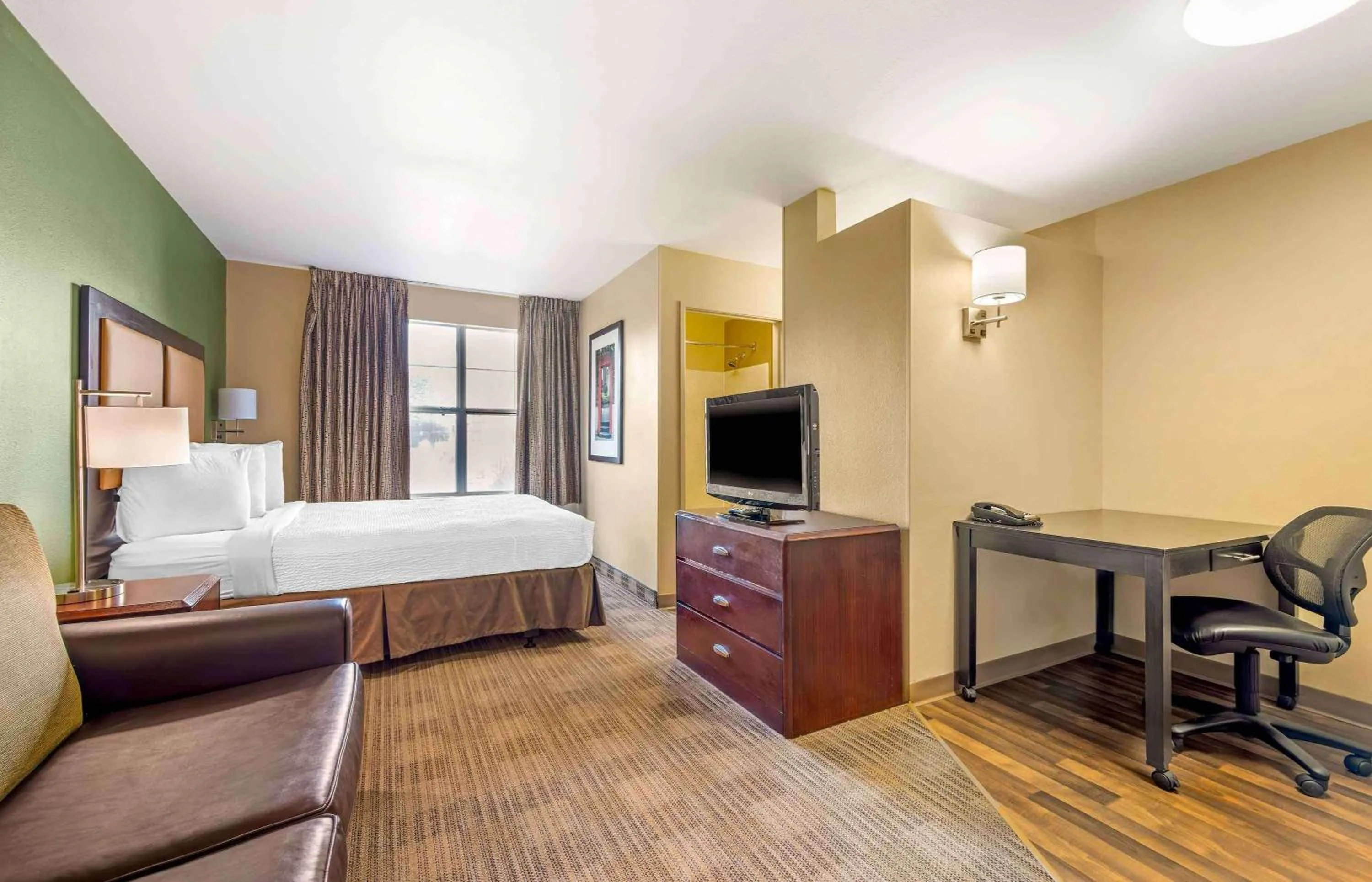 Bedroom, Bed in Extended Stay America Suites - Columbus - Polaris