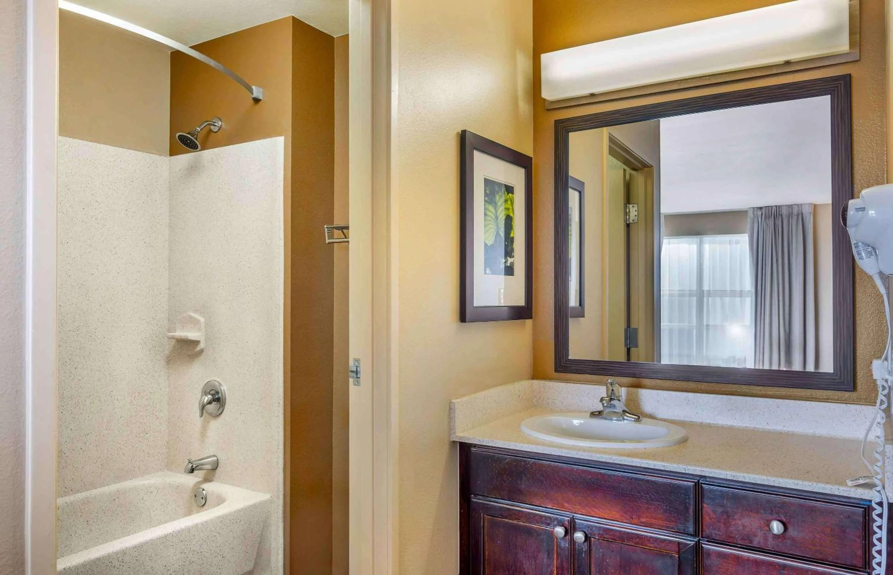 Bathroom in Extended Stay America Suites - Columbus - Polaris