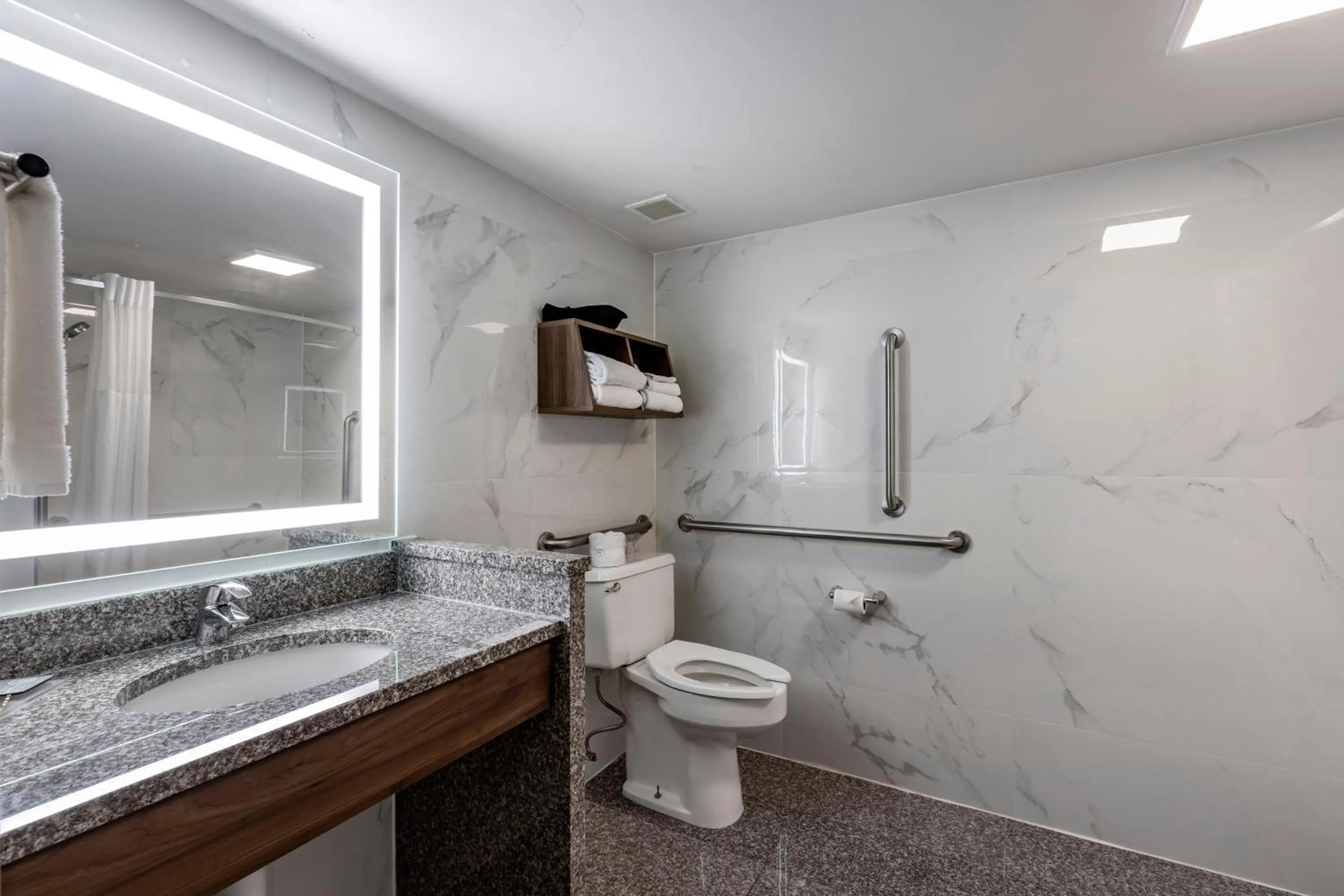 Bathroom in Best Western Plus St. Louis West-Westport