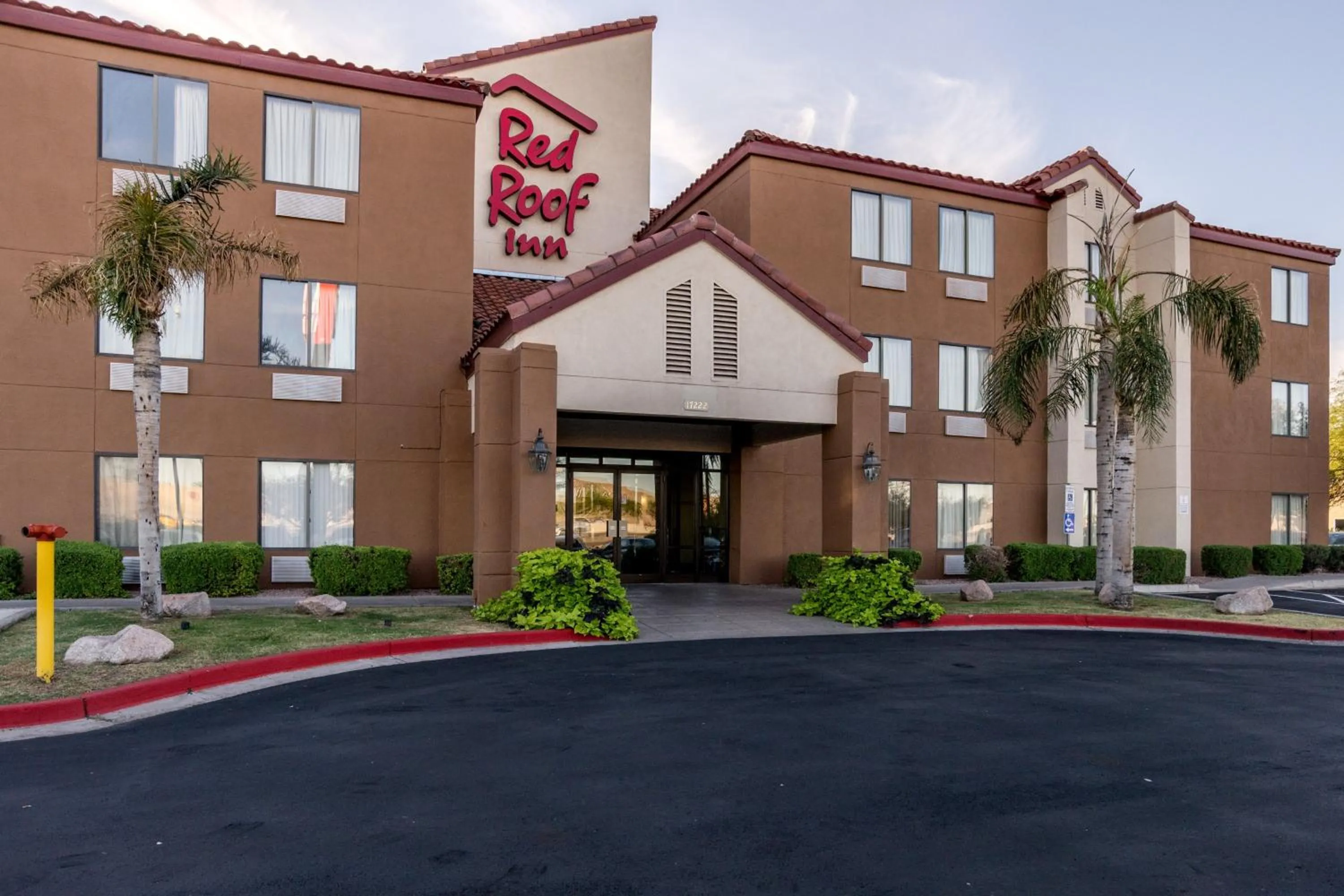 Property building in Red Roof Inn Phoenix North - I-17 at Bell Rd