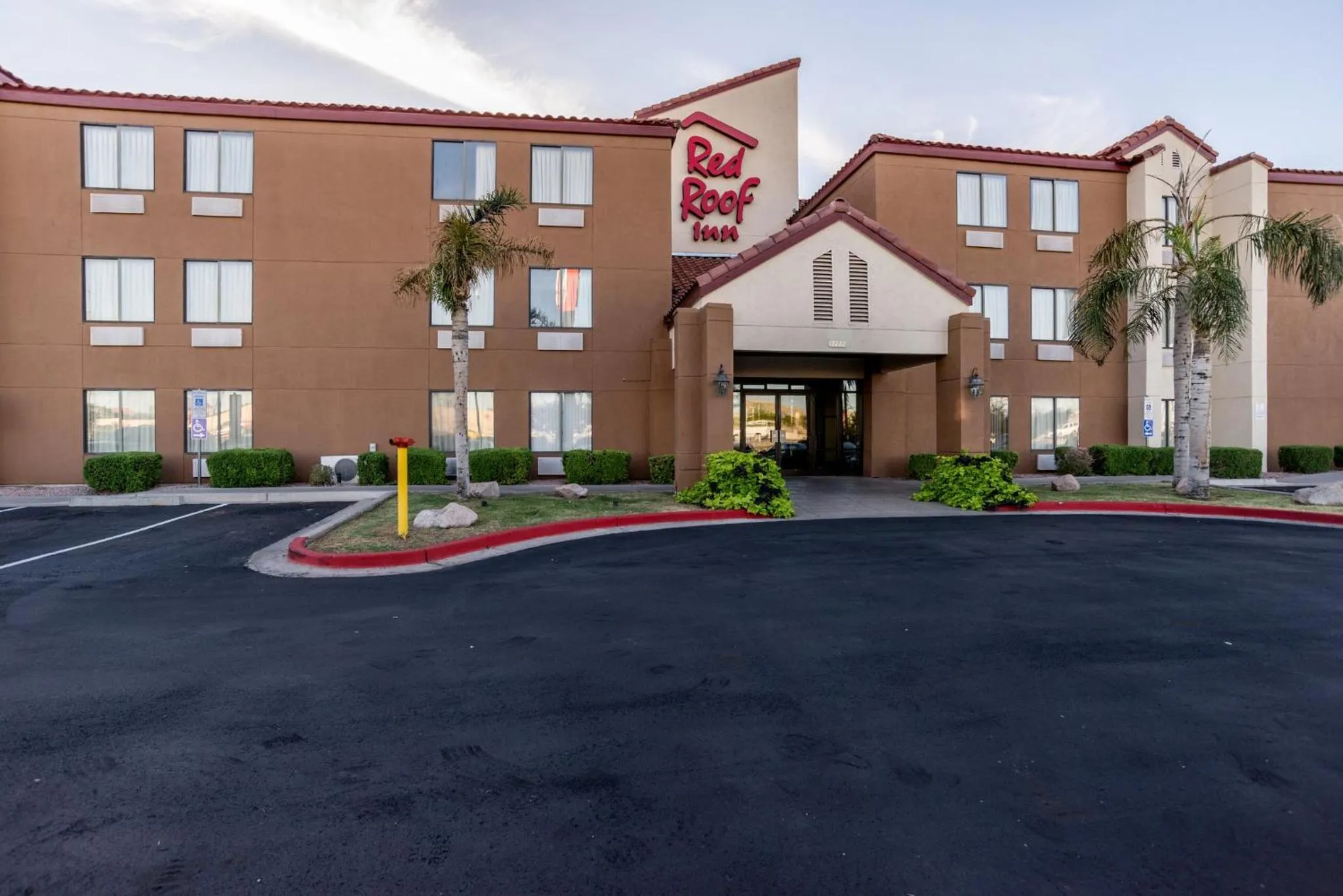 Property building in Red Roof Inn Phoenix North - I-17 at Bell Rd