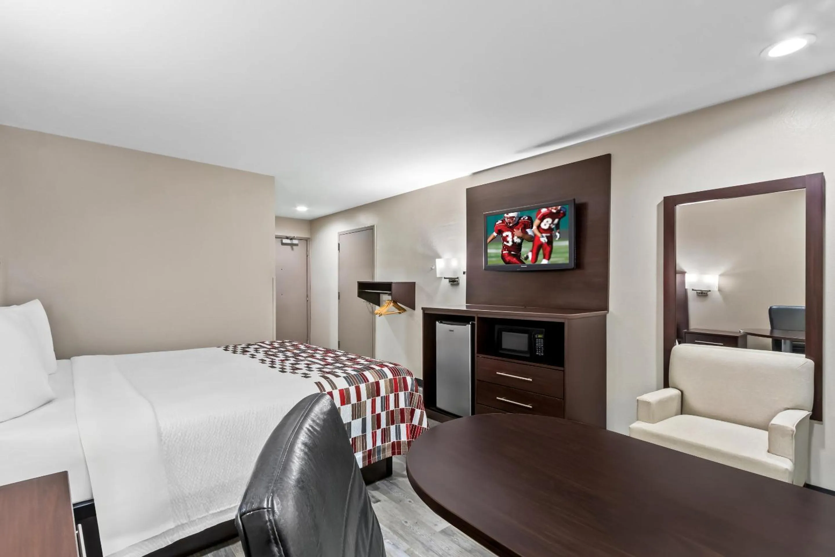 Photo of the whole room in Red Roof Inn Phoenix North - I-17 at Bell Rd