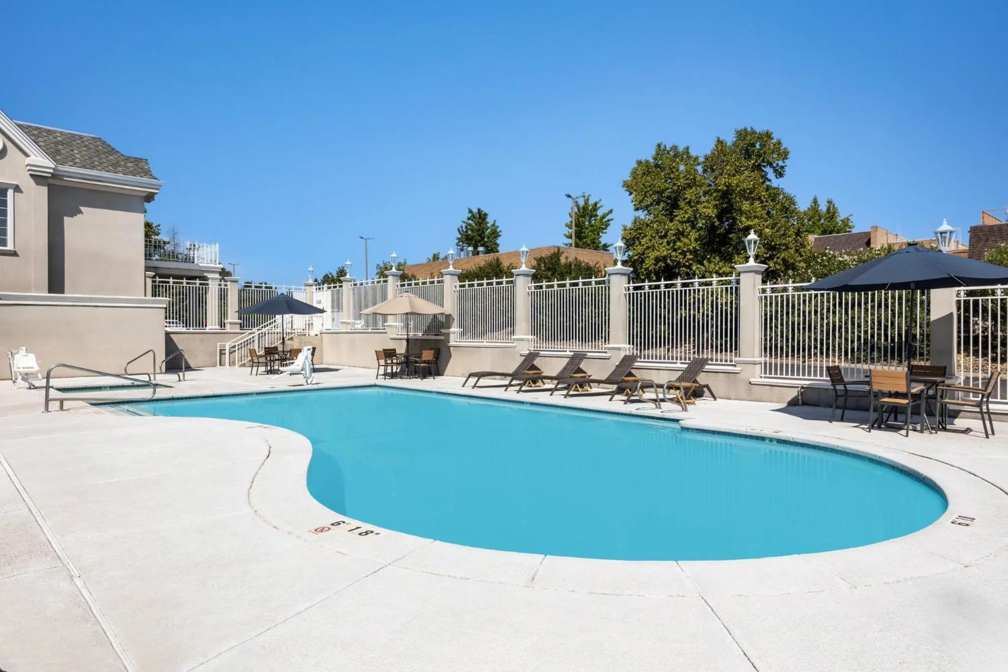 Swimming pool in Holiday Inn Redding by IHG