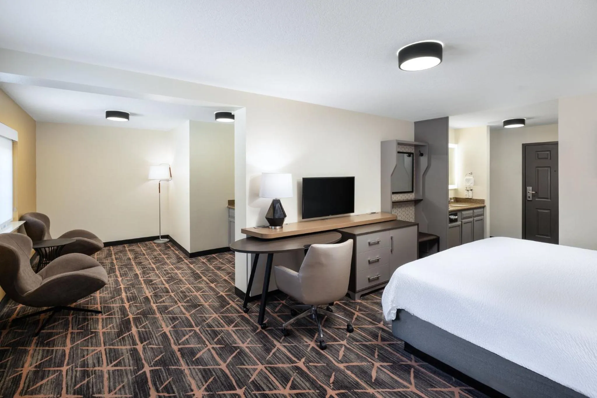 Photo of the whole room, Bed in Holiday Inn Redding by IHG