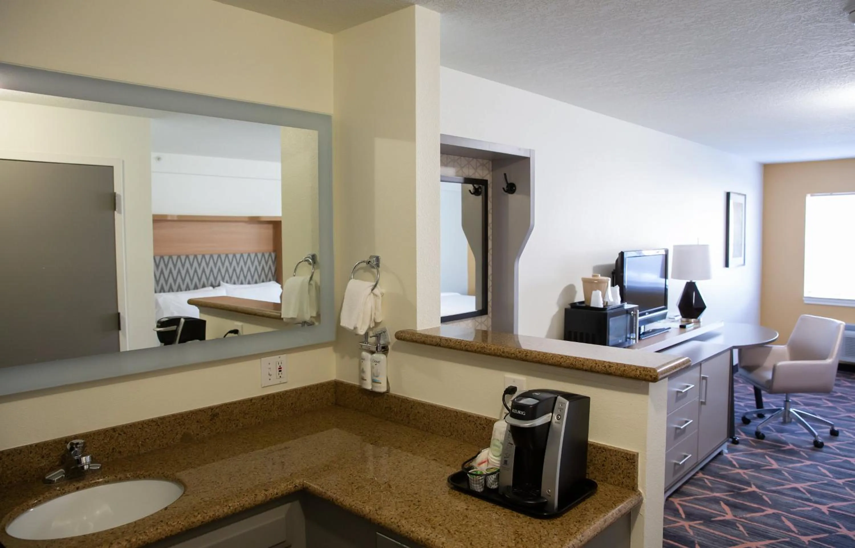 Photo of the whole room in Holiday Inn Redding by IHG
