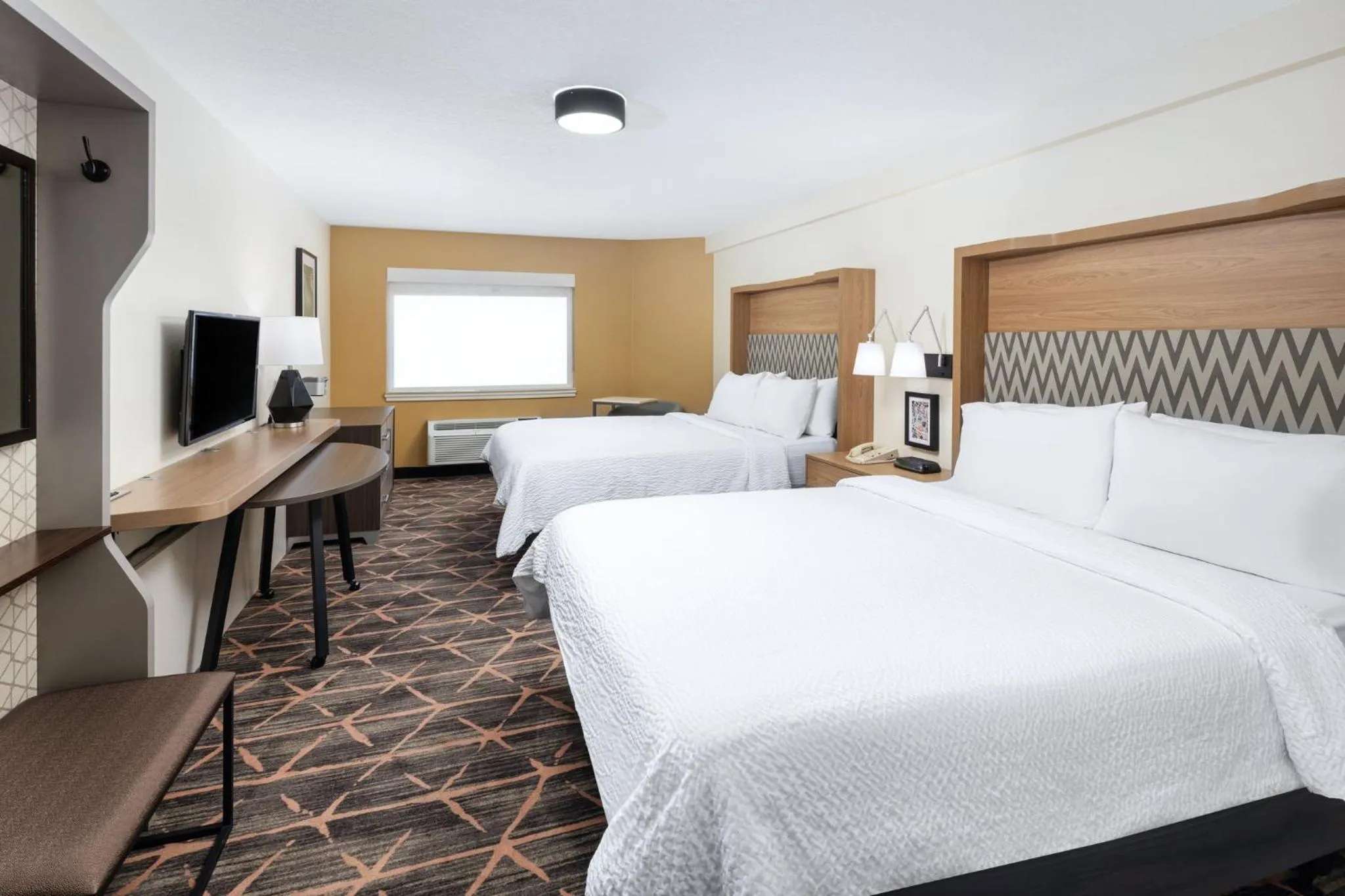 Photo of the whole room, Bed in Holiday Inn Redding by IHG