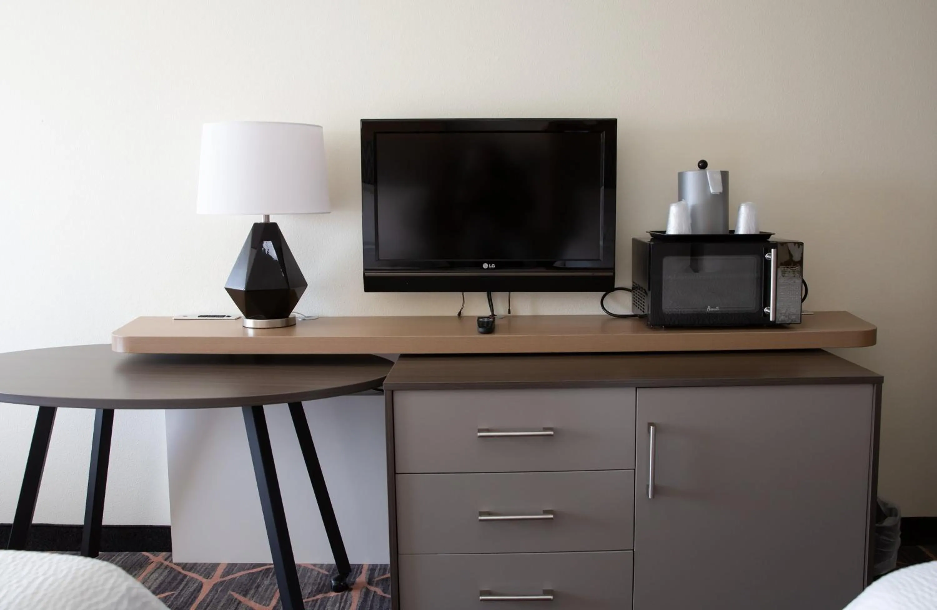 Photo of the whole room in Holiday Inn Redding by IHG