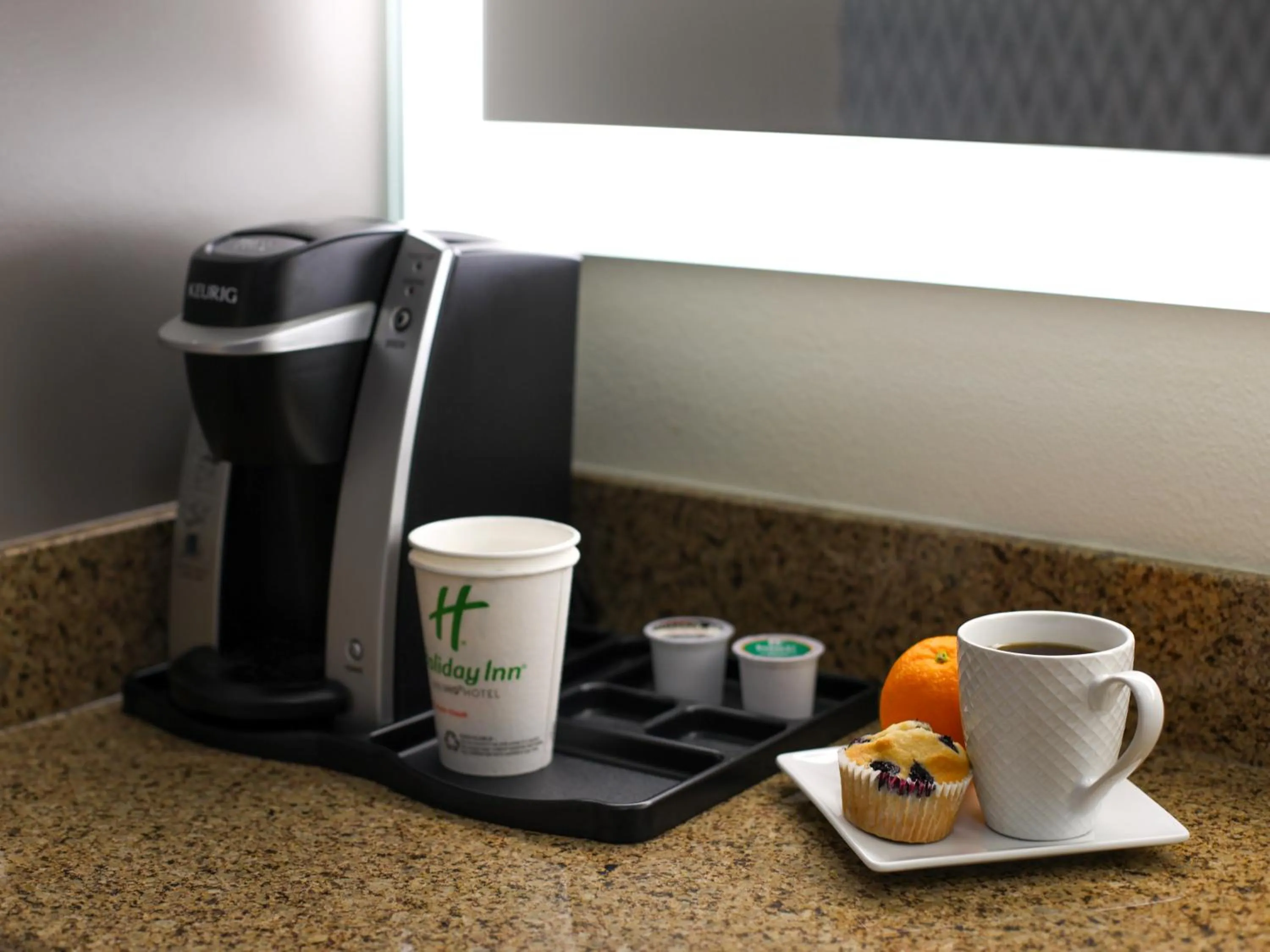 Coffee/tea facilities in Holiday Inn Redding by IHG