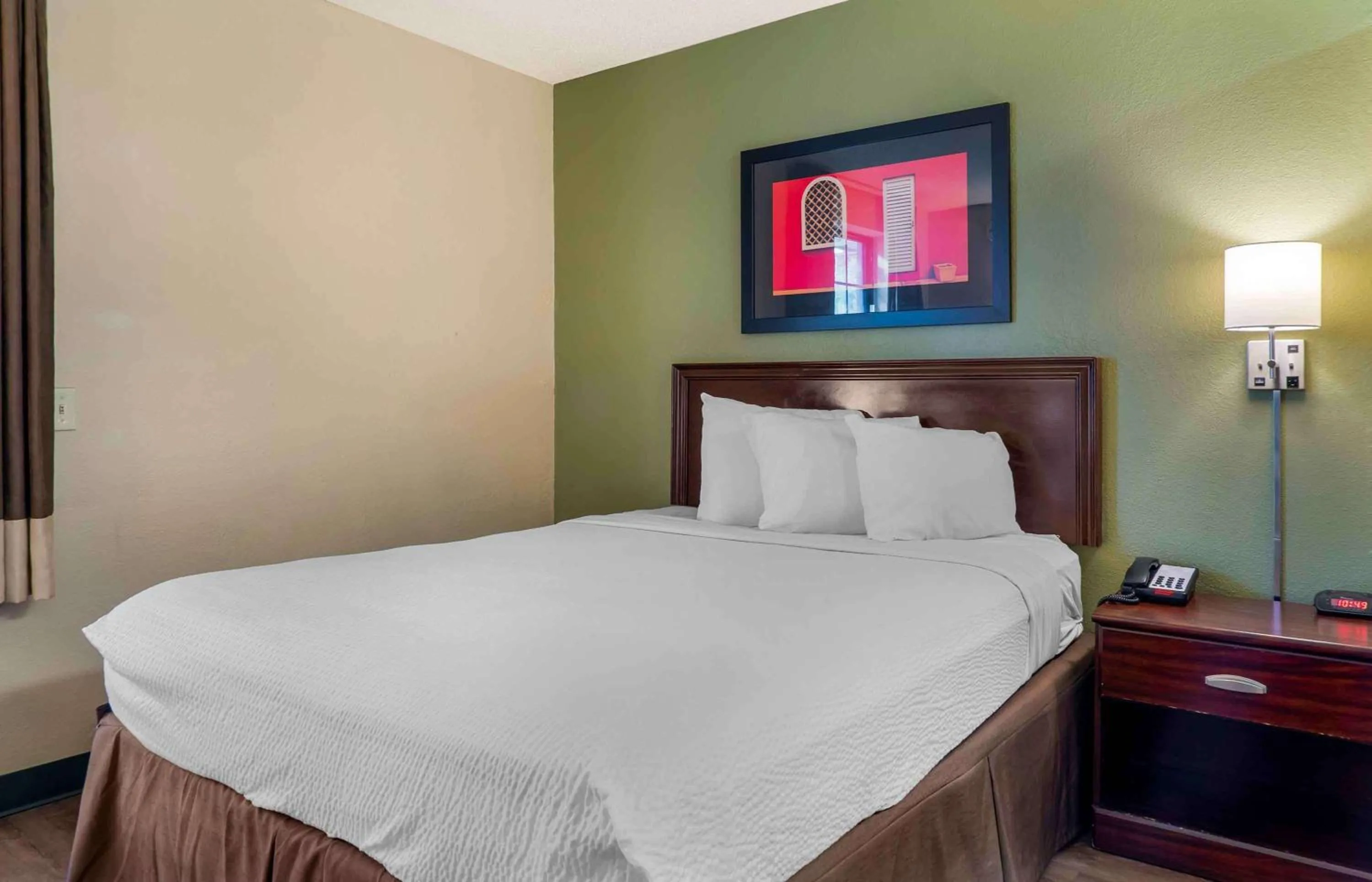 Bedroom, Bed in Extended Stay America Select Suites - Detroit - Novi - Haggerty Road