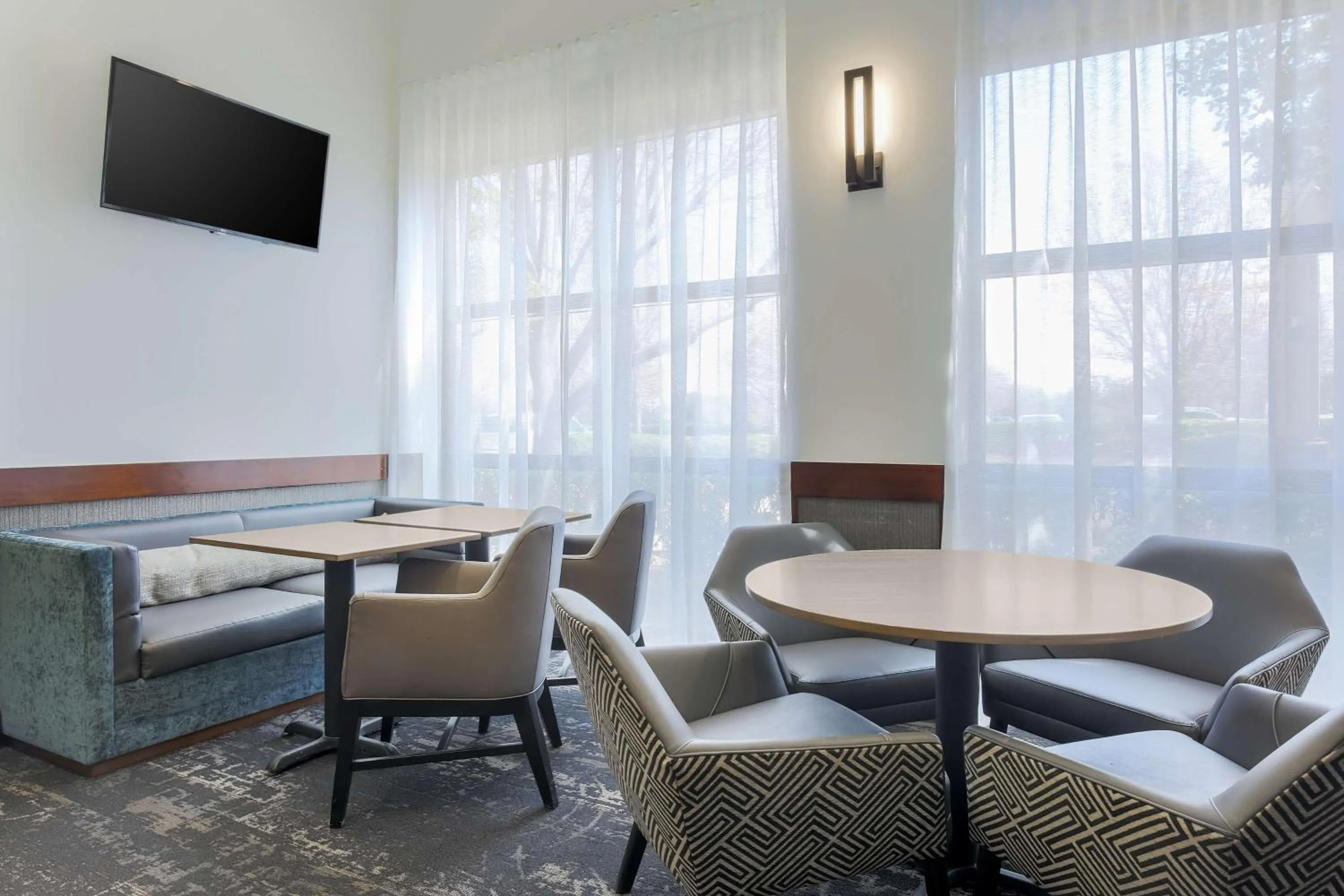 Lobby or reception in Hyatt Place Dallas/Grapevine