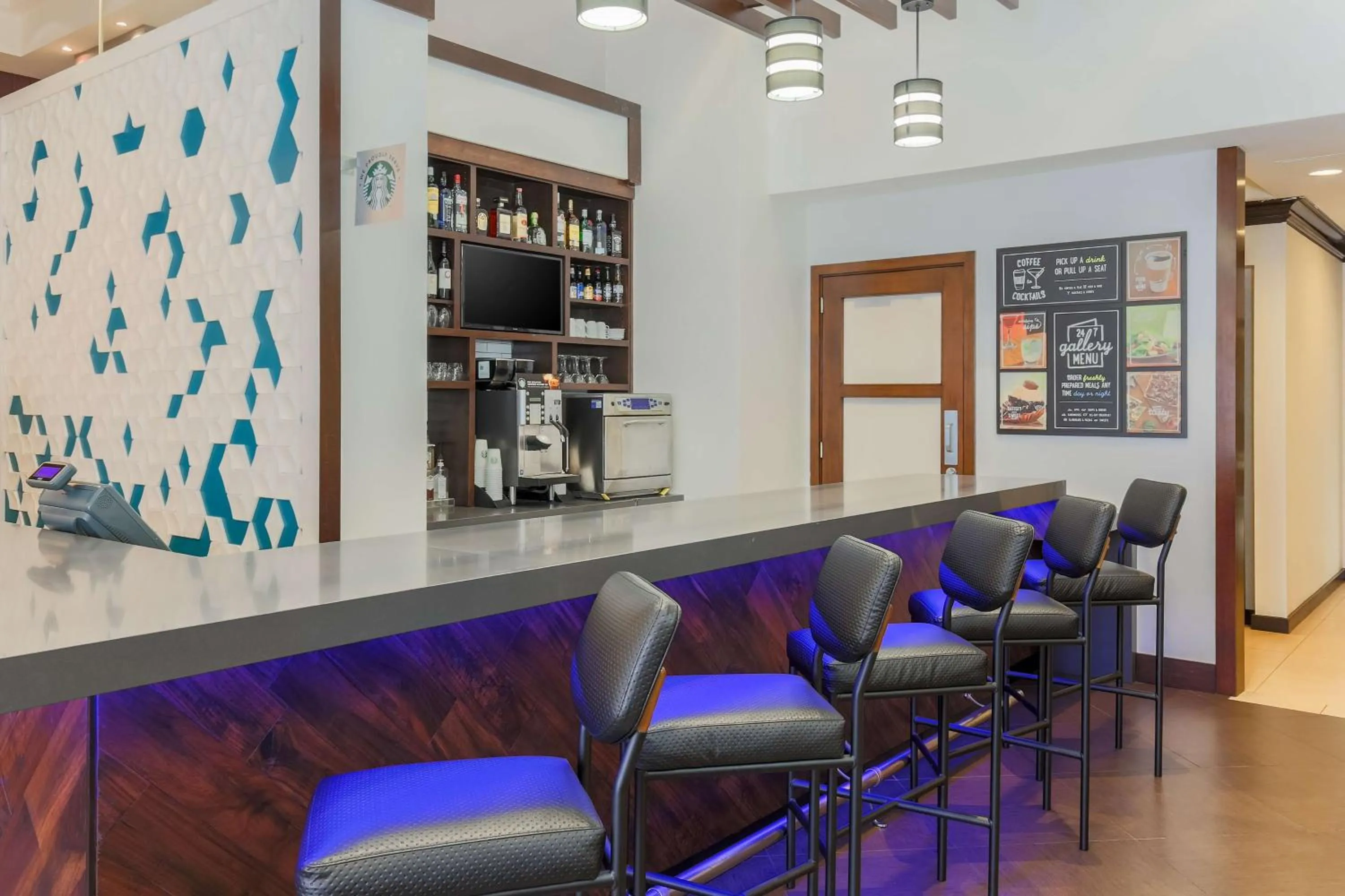 Lounge or bar in Hyatt Place Dallas/Grapevine