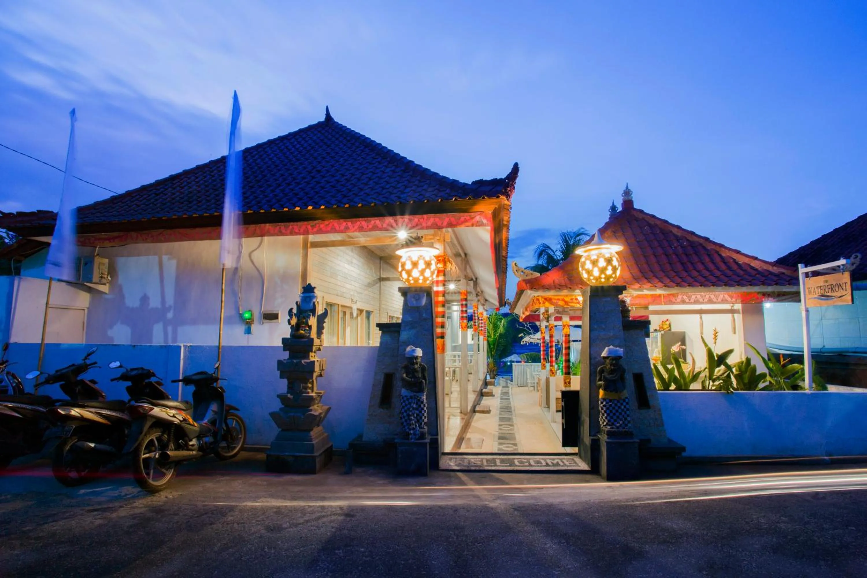 Facade/entrance in The Waterfront Beach House