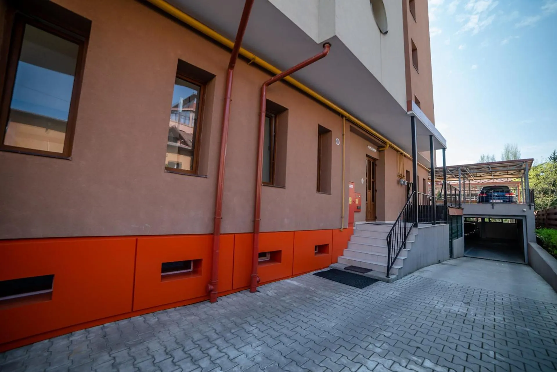 Facade/entrance in Elis Residence