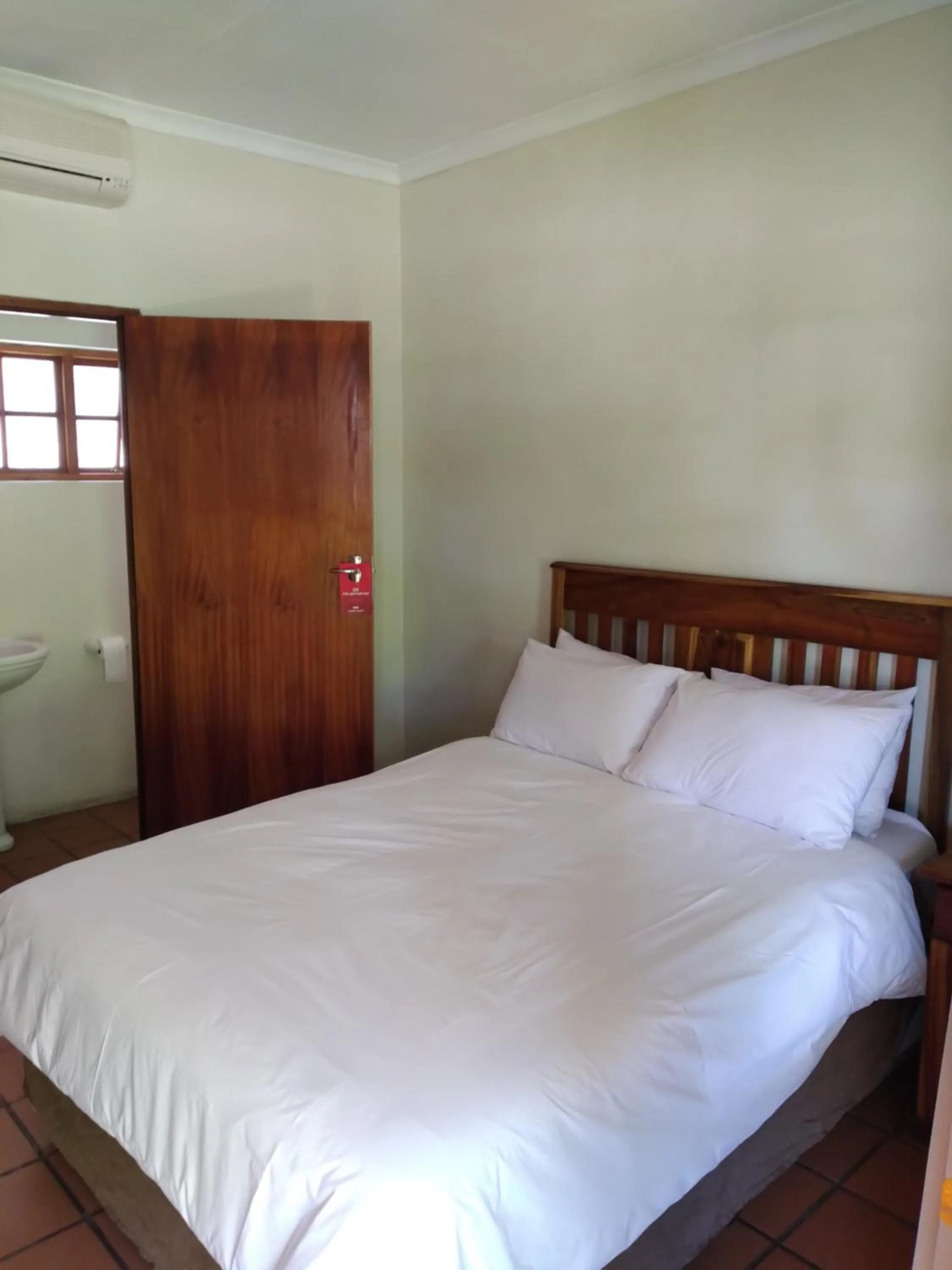 Bedroom, Bed in Kuruman Hotel