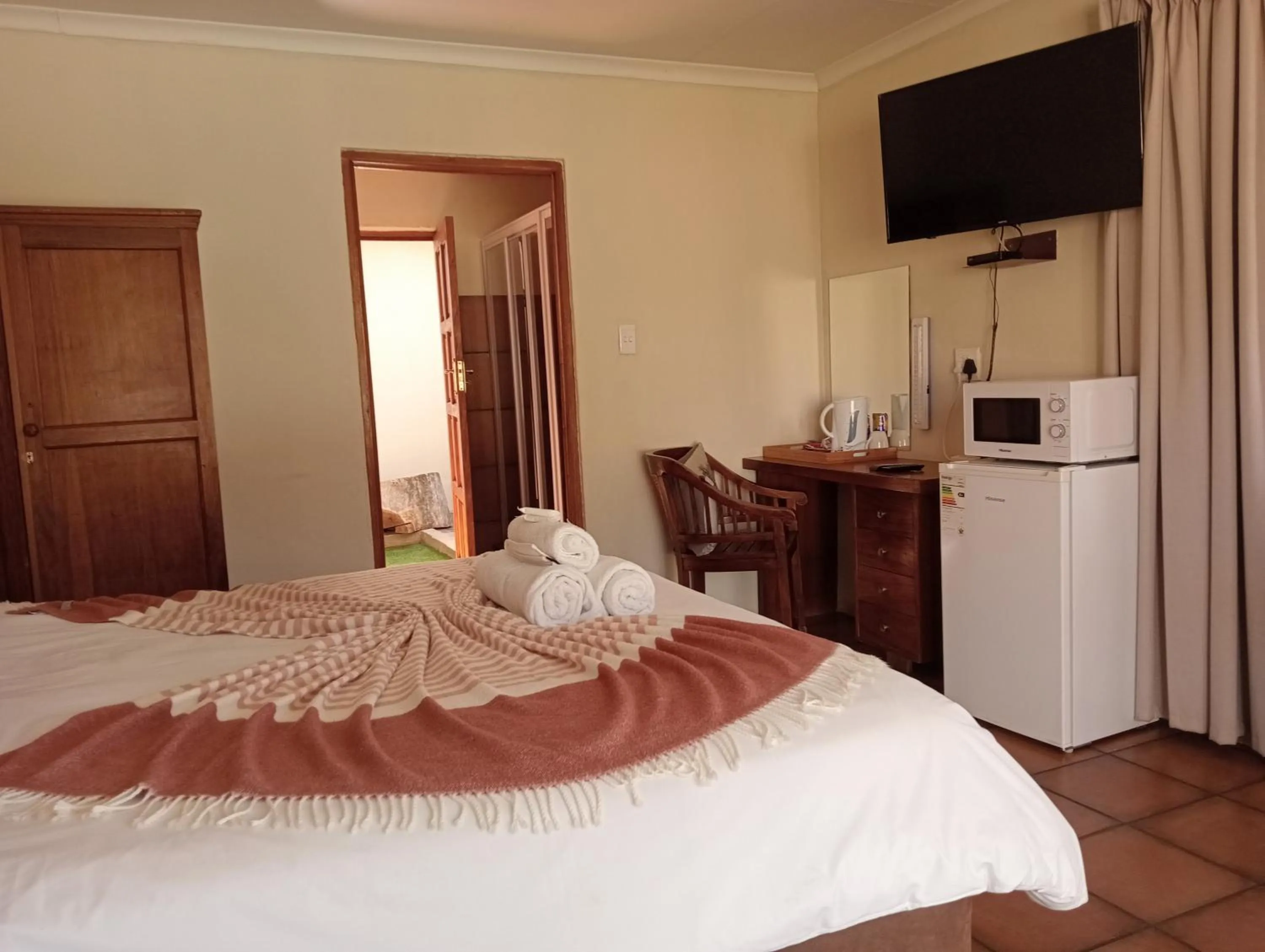 Bedroom, Bed in Kuruman Hotel