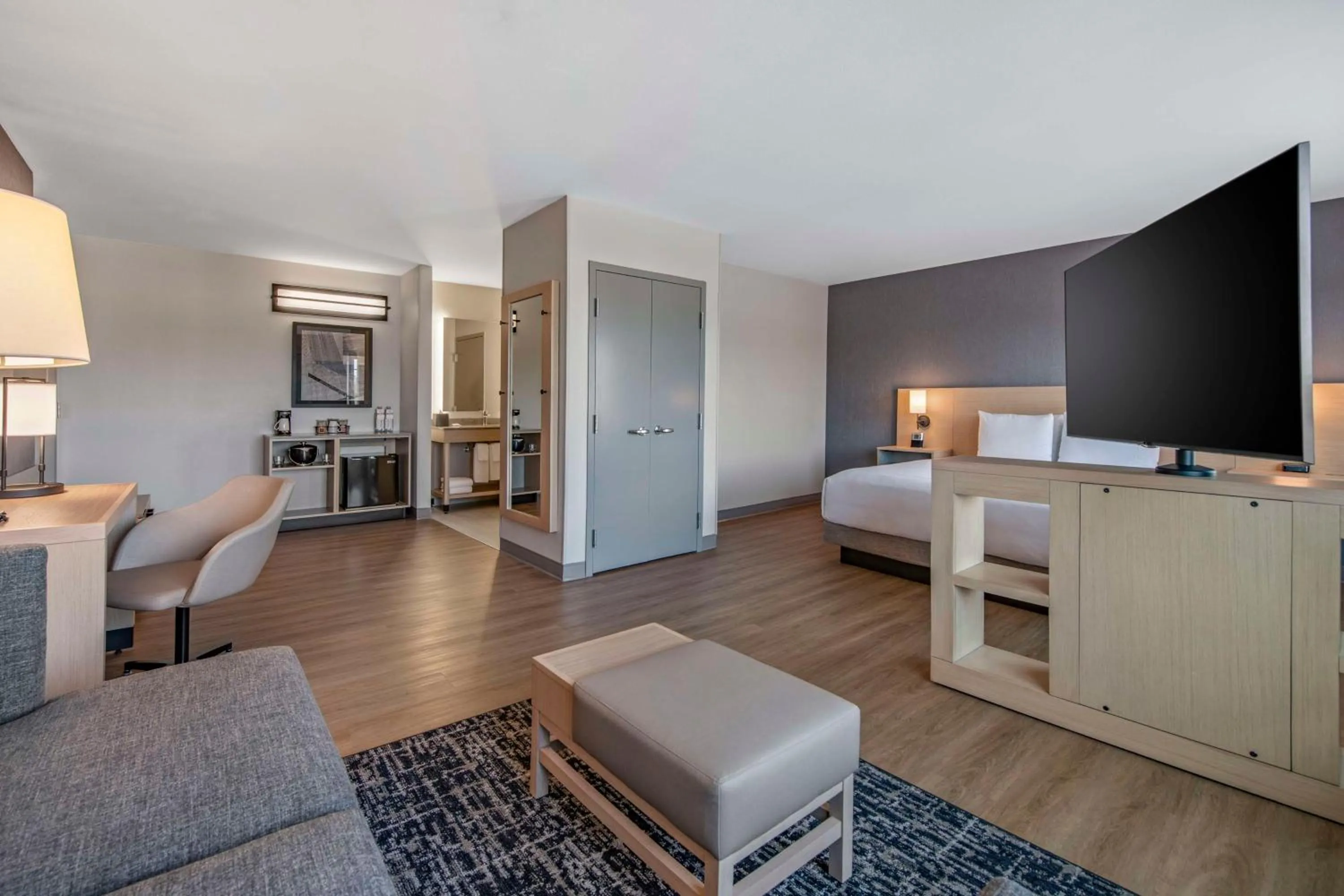 Bedroom, Bed in Hyatt Place Riverside Downtown