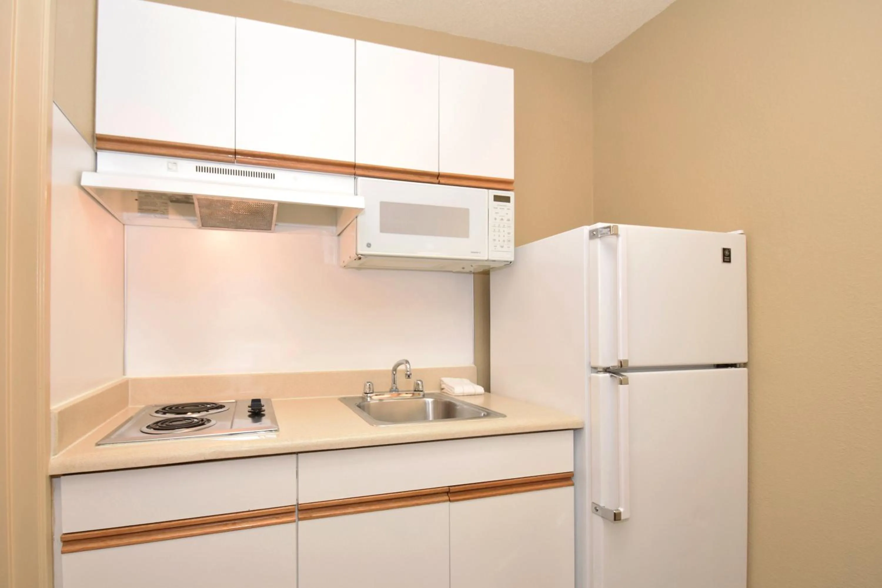 Kitchen or kitchenette, Kitchen/Kitchenette in Extended Stay America Select Suites - Raleigh - Research Triangle Park - Hwy 55