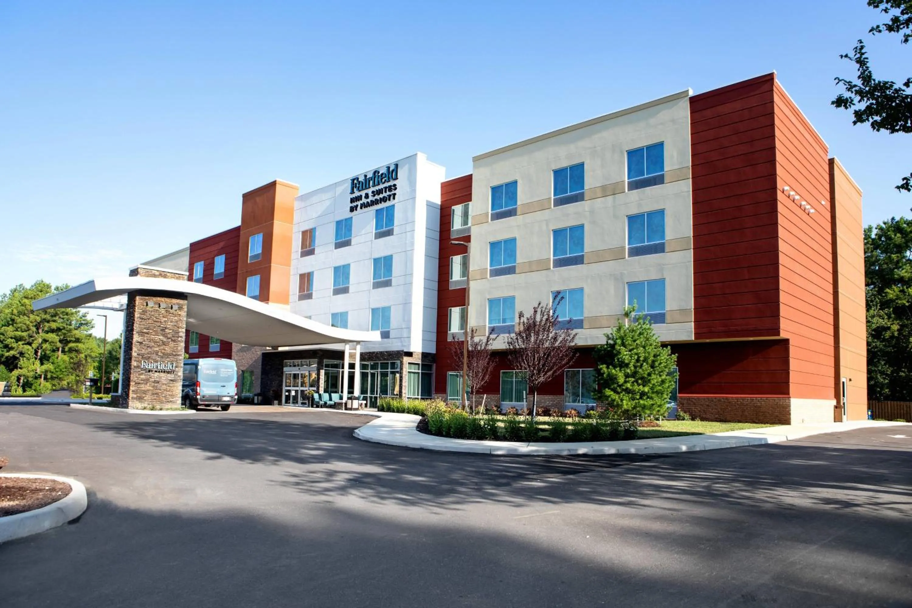 Property building in Fairfield Inn & Suites by Marriott Richmond Airport