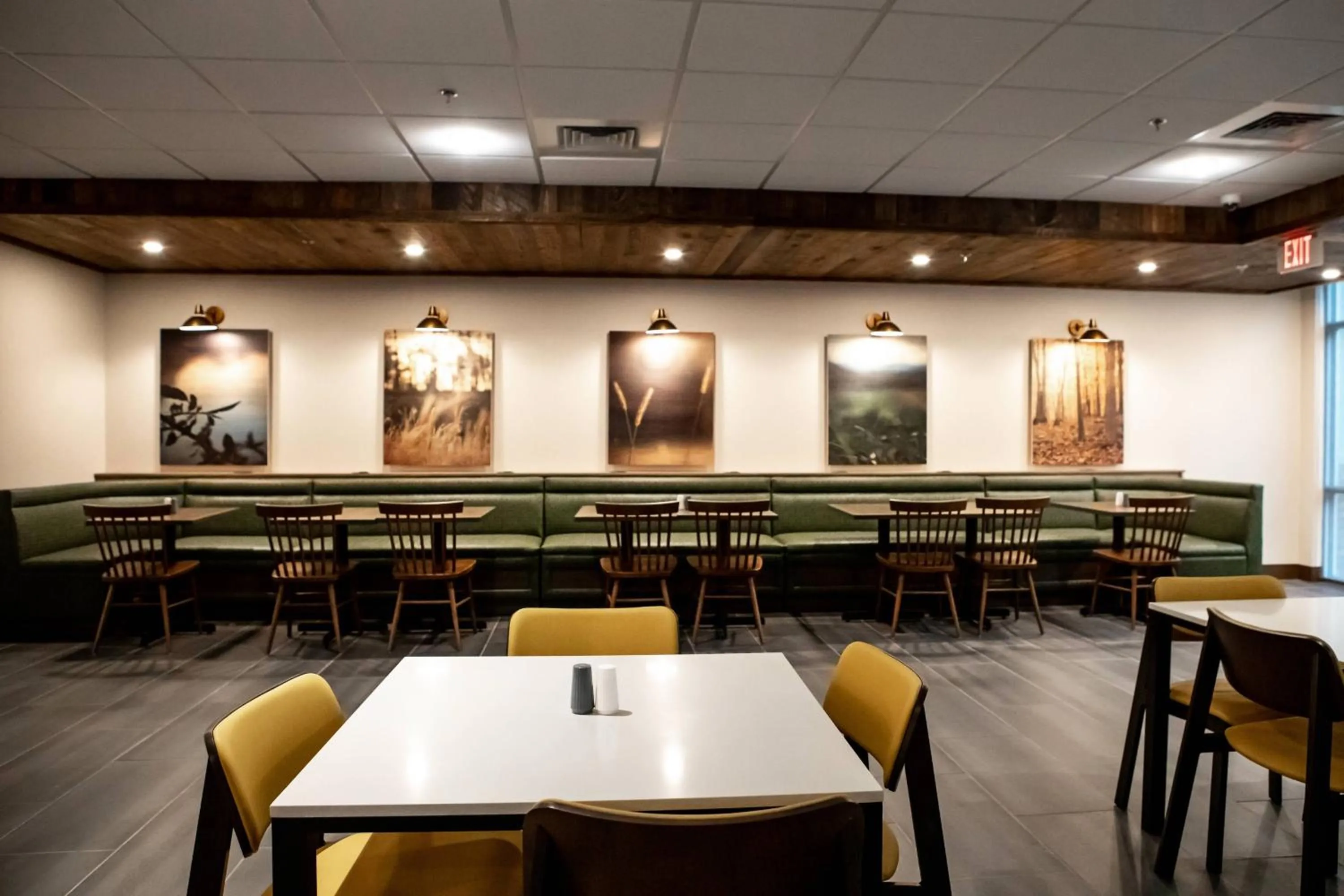 Restaurant/places to eat in Fairfield Inn & Suites by Marriott Richmond Airport