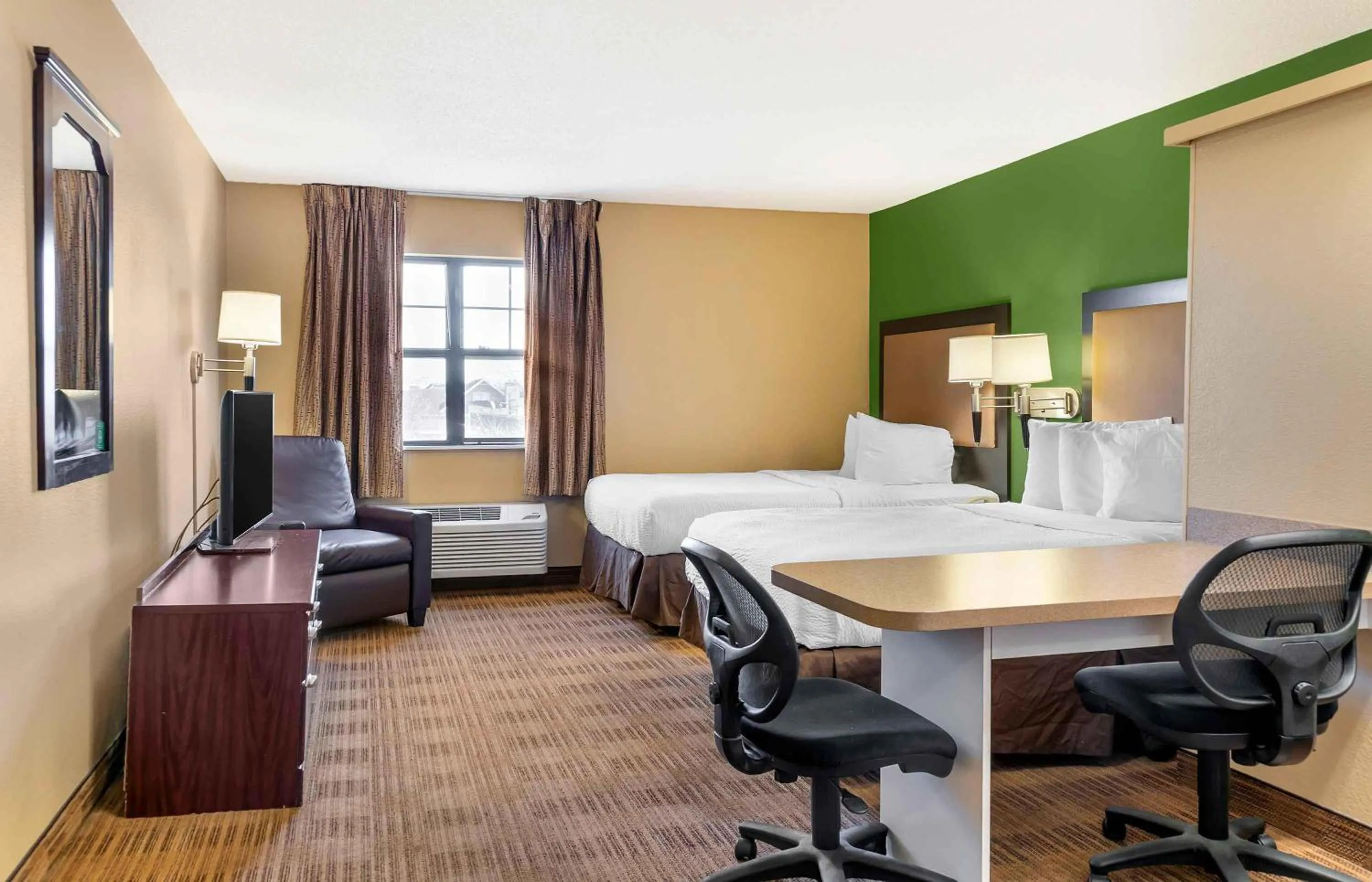 Bedroom in Extended Stay America Suites - Toledo - Holland