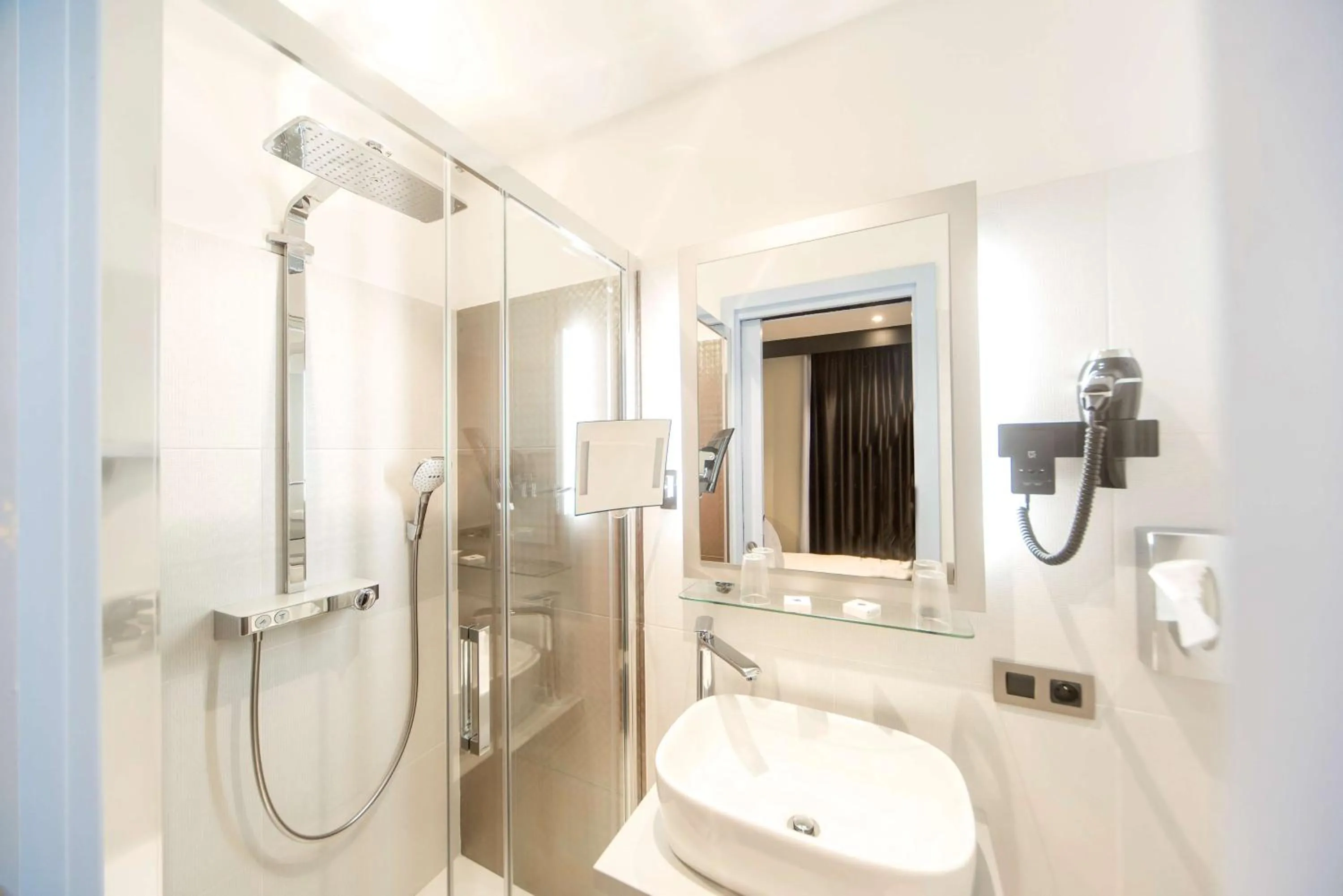 Photo of the whole room in Hôtel Boutique Richelieu, Lyon Gare Part-Dieu