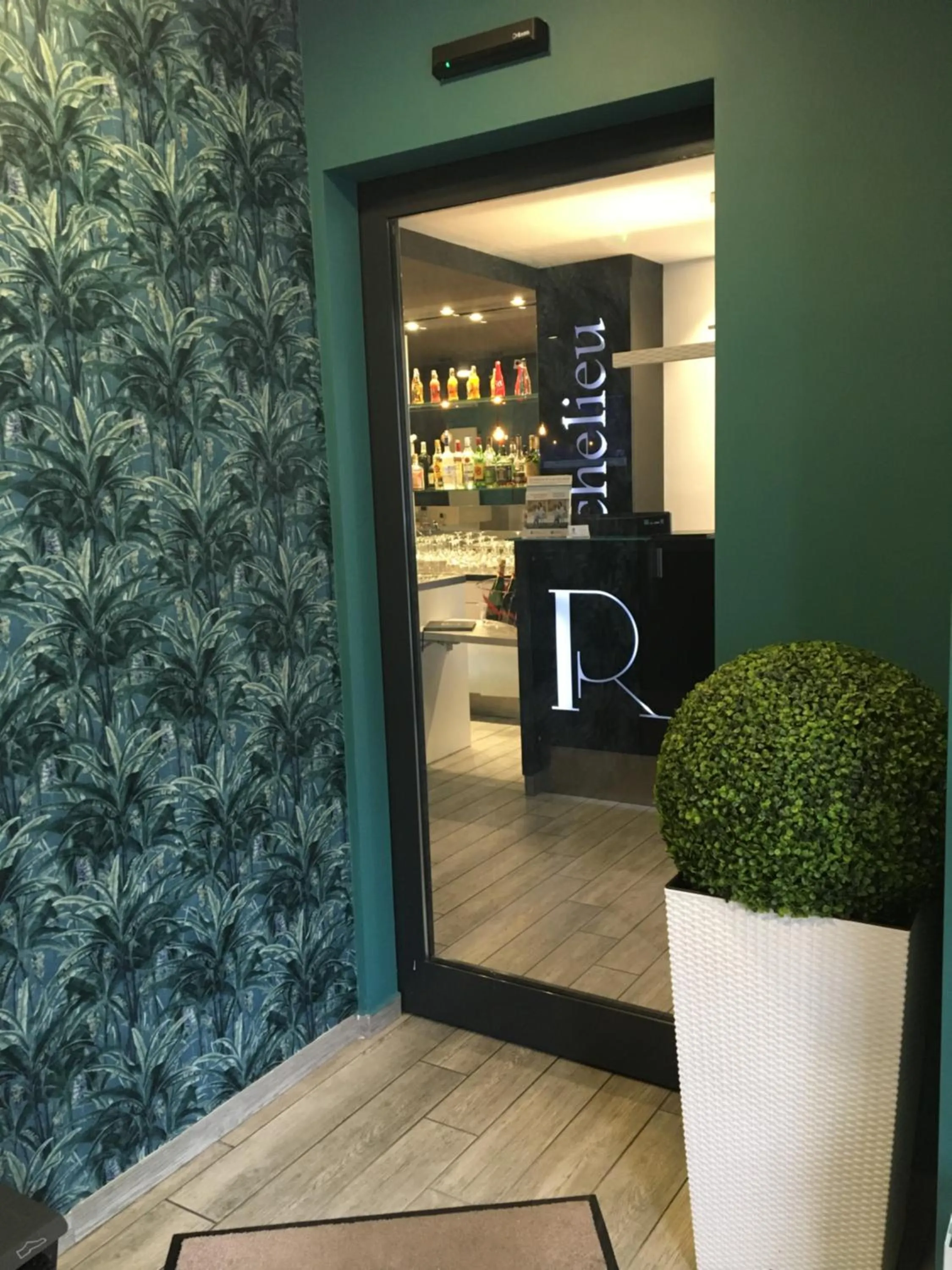 Facade/entrance in Hôtel Boutique Richelieu, Lyon Gare Part-Dieu