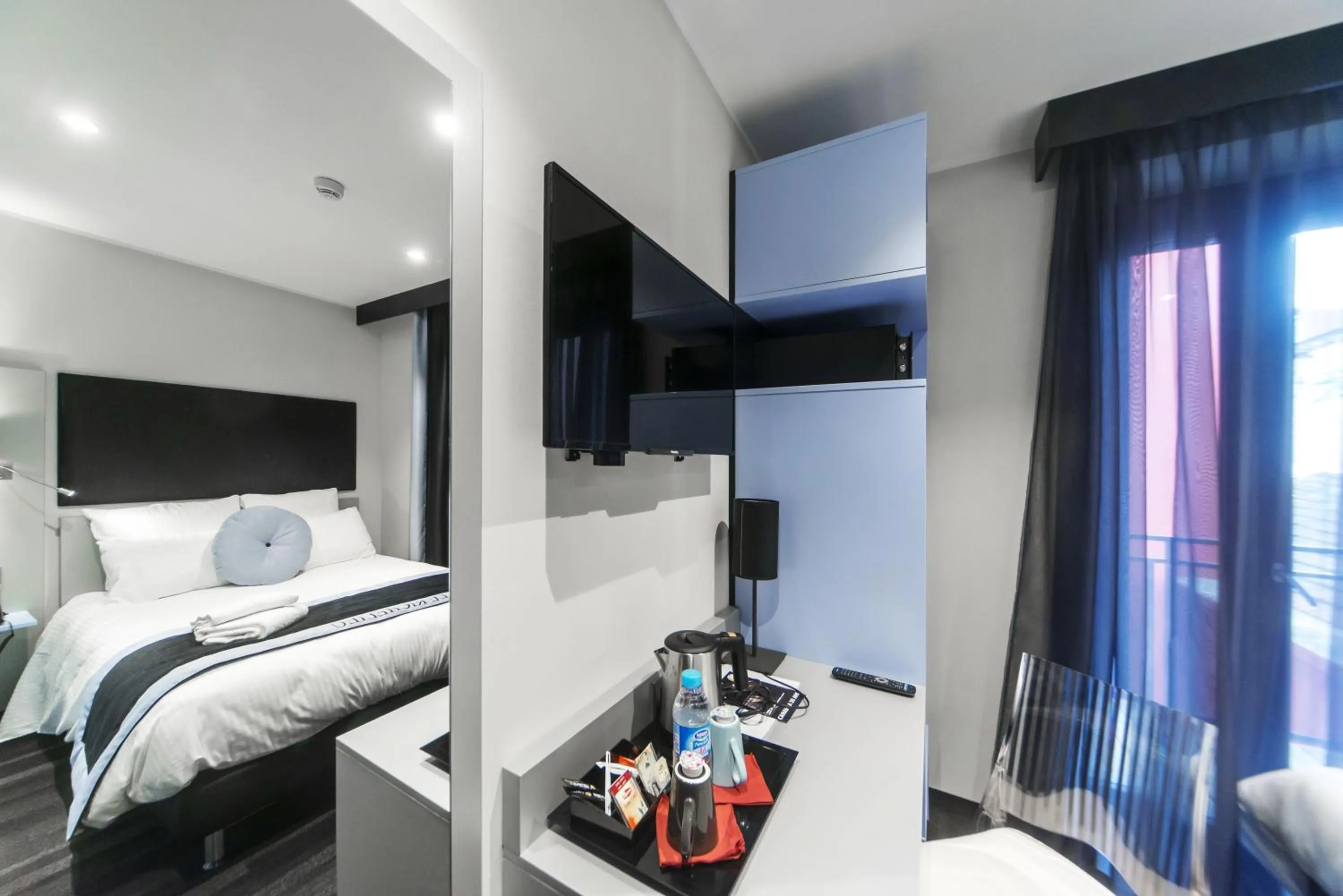 Bedroom, Bed in Hôtel Boutique Richelieu, Lyon Gare Part-Dieu