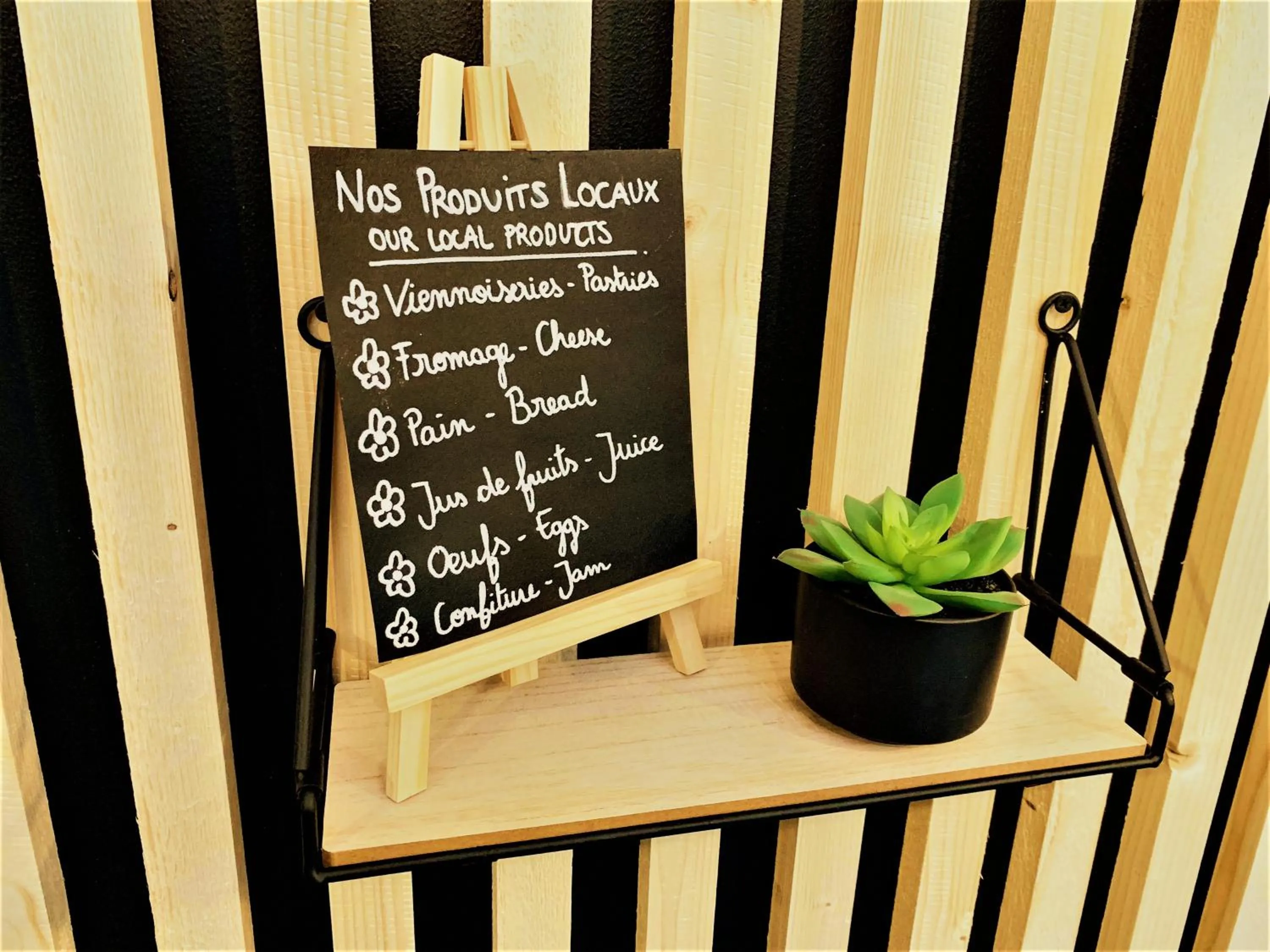 Buffet breakfast in Hôtel Boutique Richelieu, Lyon Gare Part-Dieu