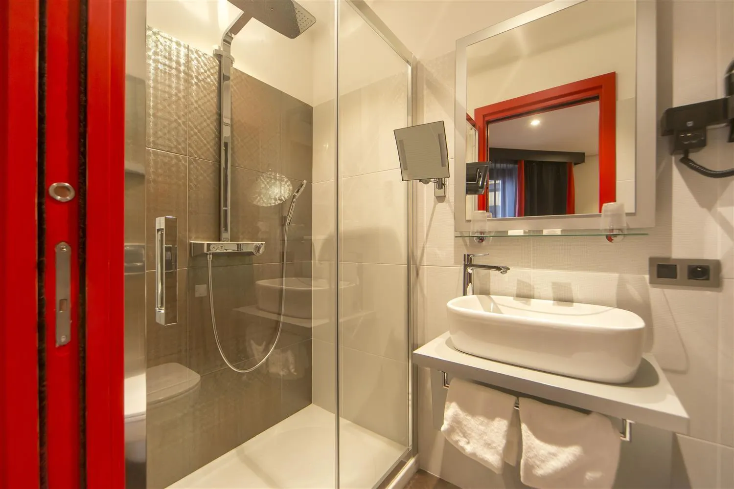 Shower in Hôtel Boutique Richelieu, Lyon Gare Part-Dieu