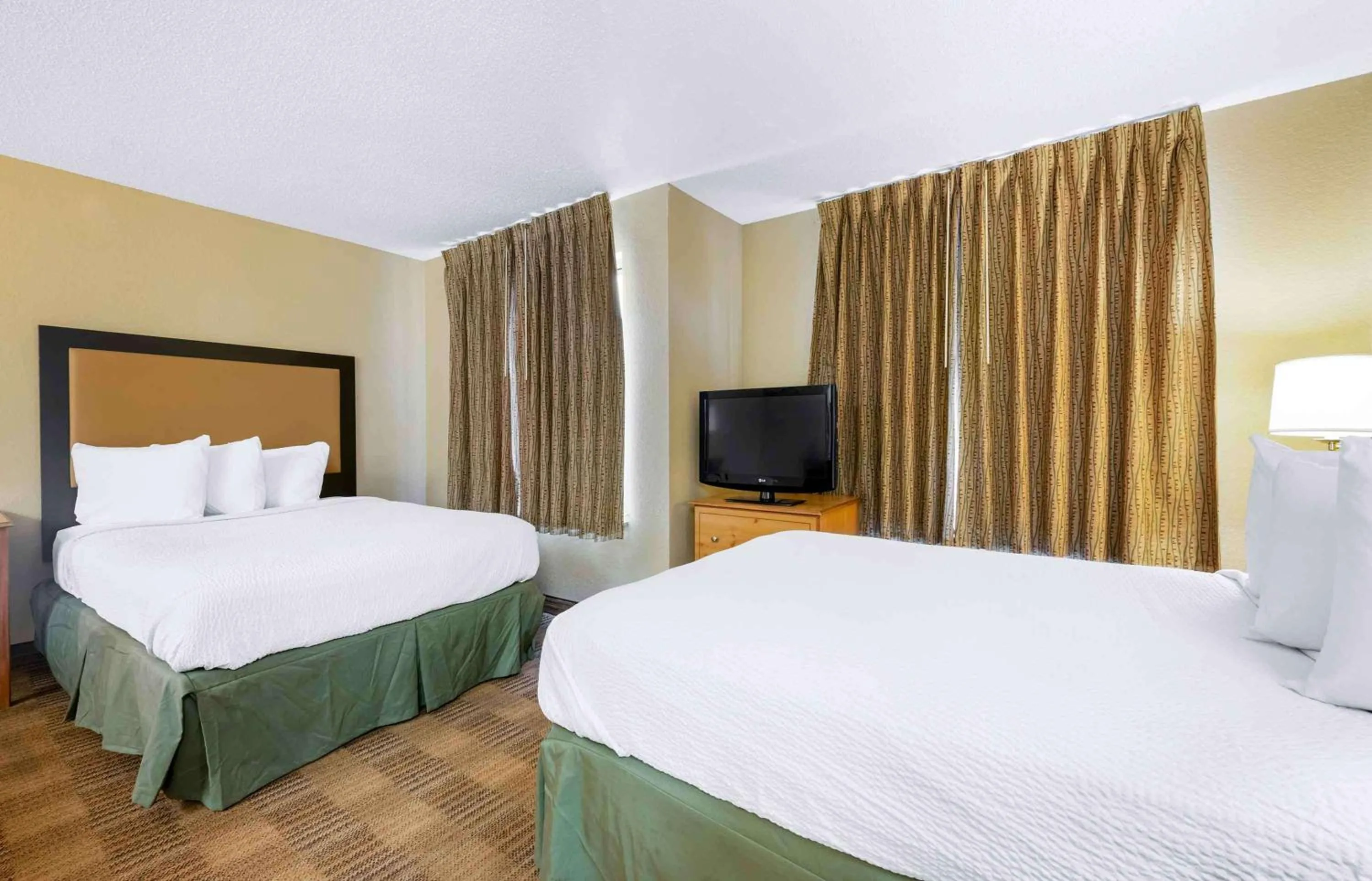 Bedroom, Bed in Extended Stay America Select Suites - Jacksonville - Baymeadows