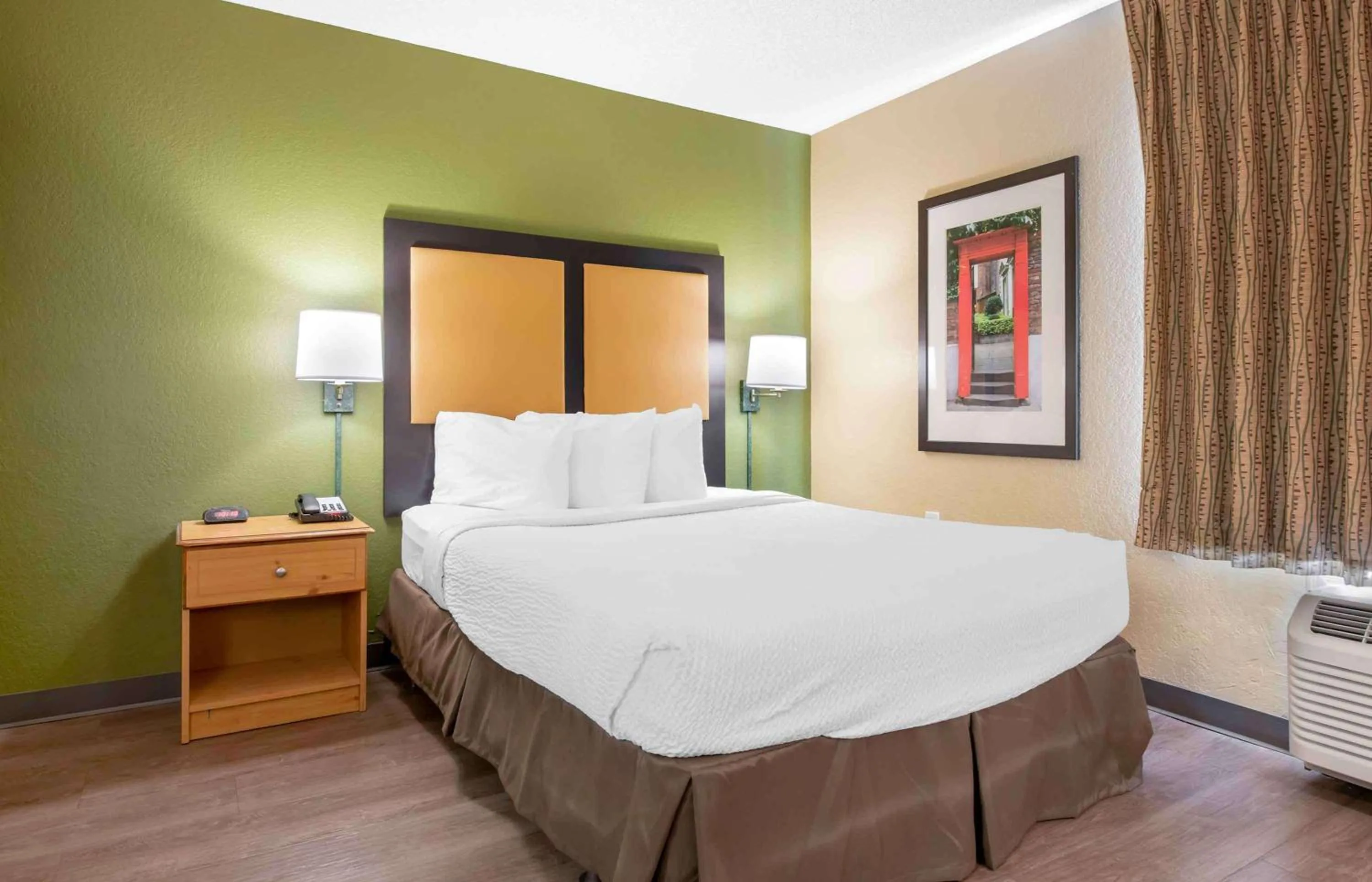 Bedroom, Bed in Extended Stay America Select Suites - Jacksonville - Baymeadows