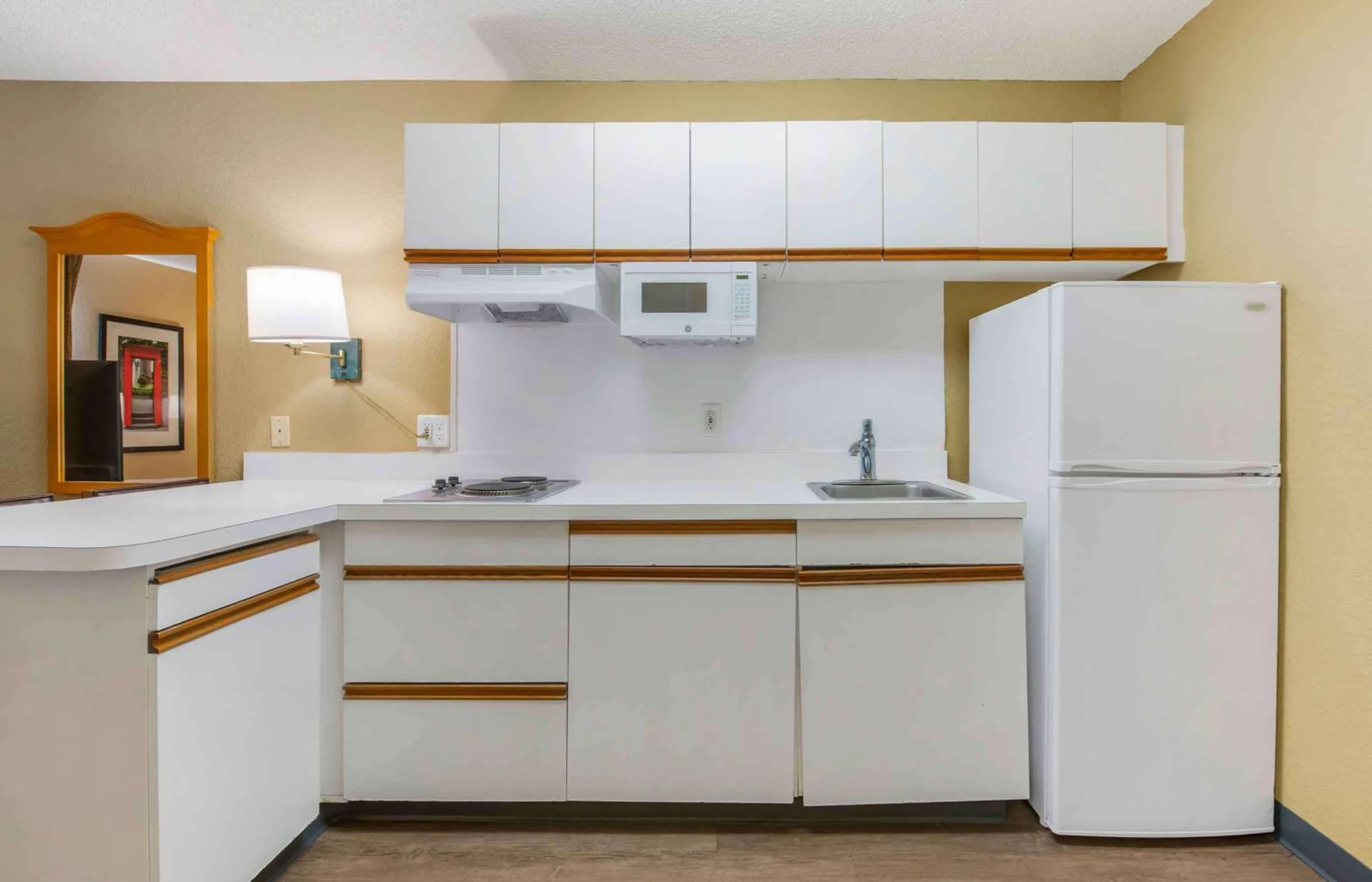 Kitchen or kitchenette in Extended Stay America Select Suites - Jacksonville - Baymeadows