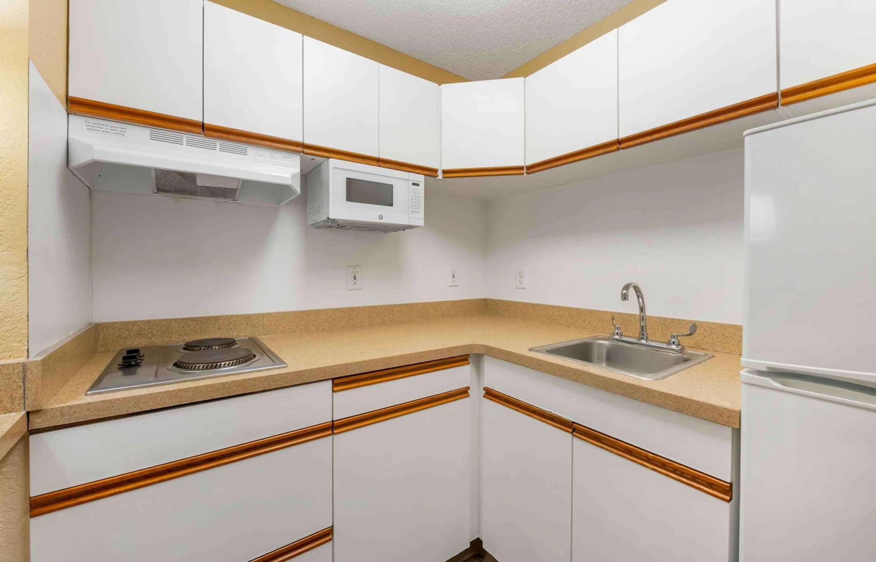 Kitchen or kitchenette in Extended Stay America Select Suites - Jacksonville - Baymeadows