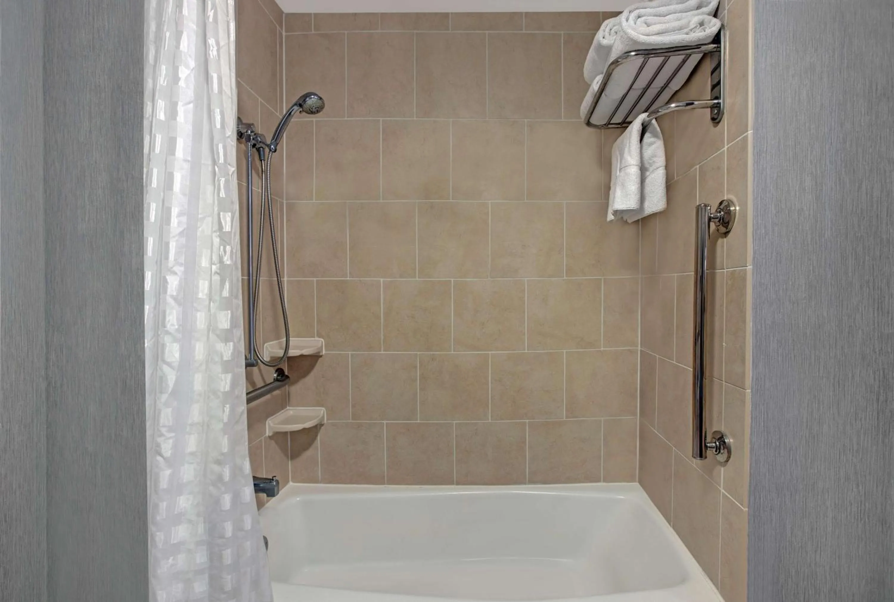 Bathroom in Hyatt Place Jackson Ridgeland