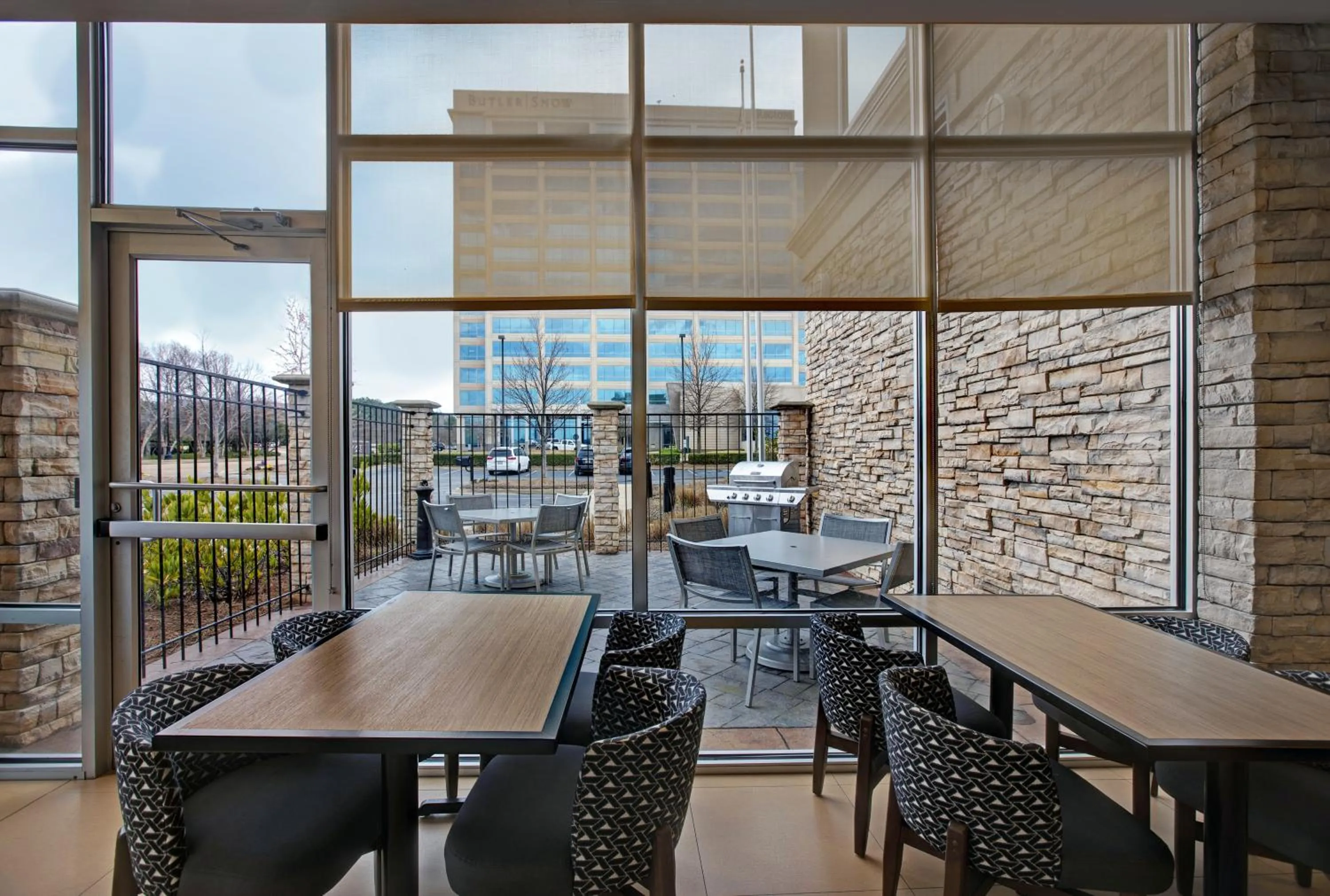 Patio in Hyatt Place Jackson Ridgeland