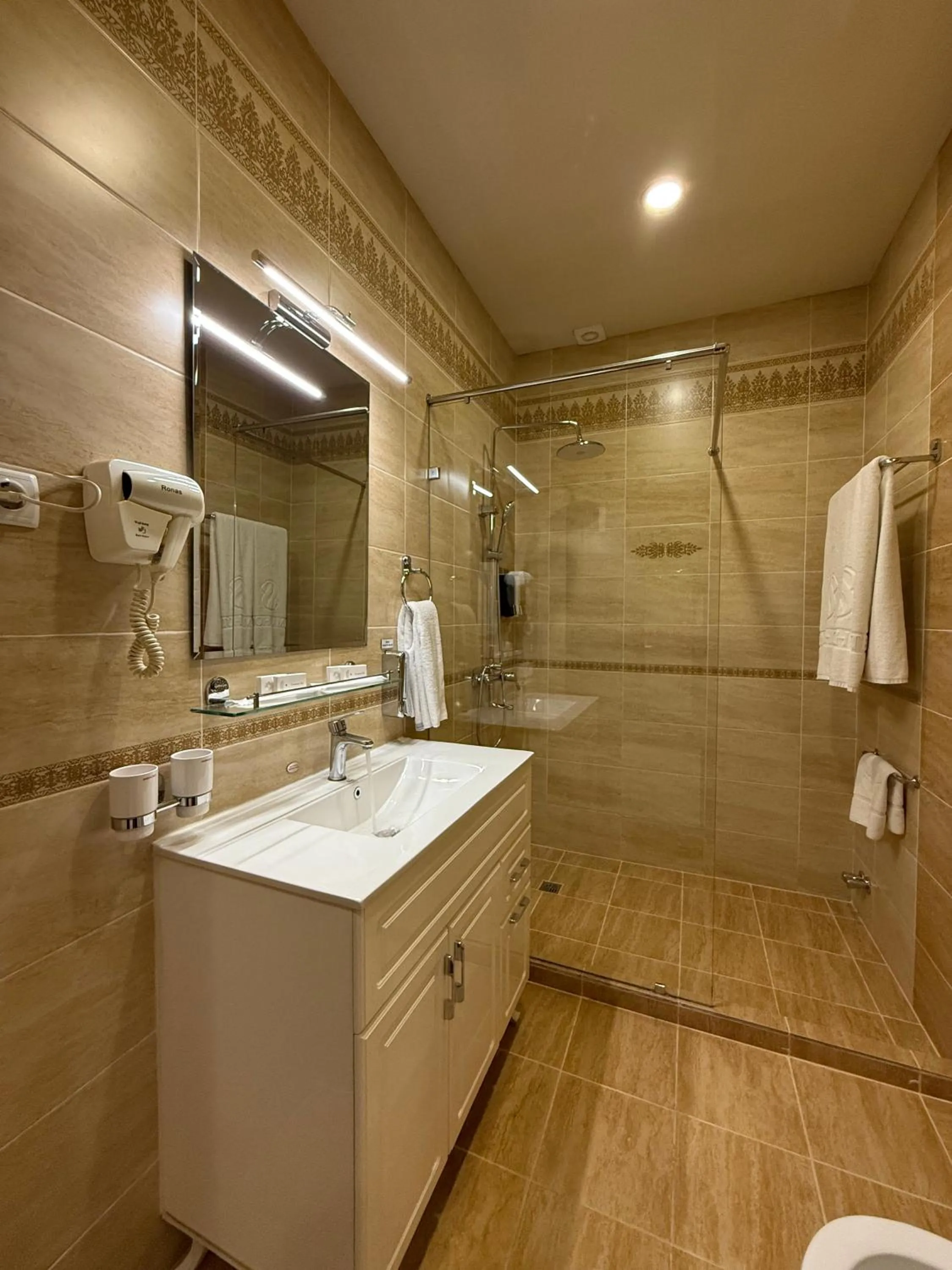 Shower in Simma Hotel Spa & Waterpark