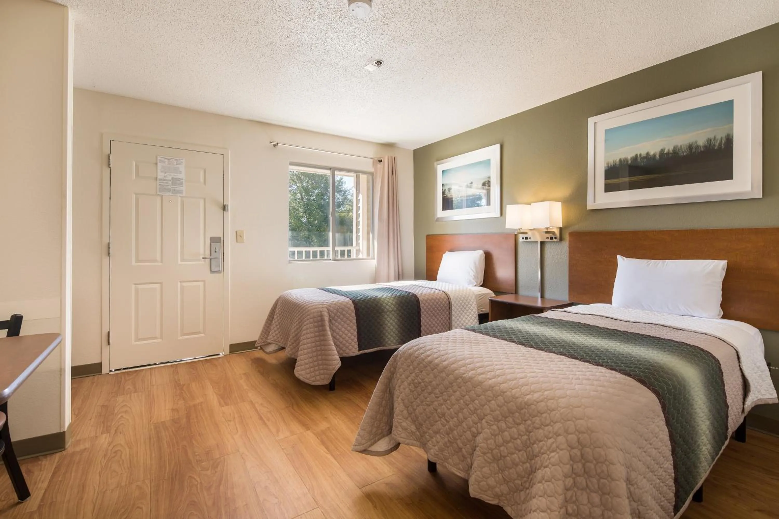 Photo of the whole room, Bed in HomeTowne Studios by Red Roof Spartanburg - Asheville Highway