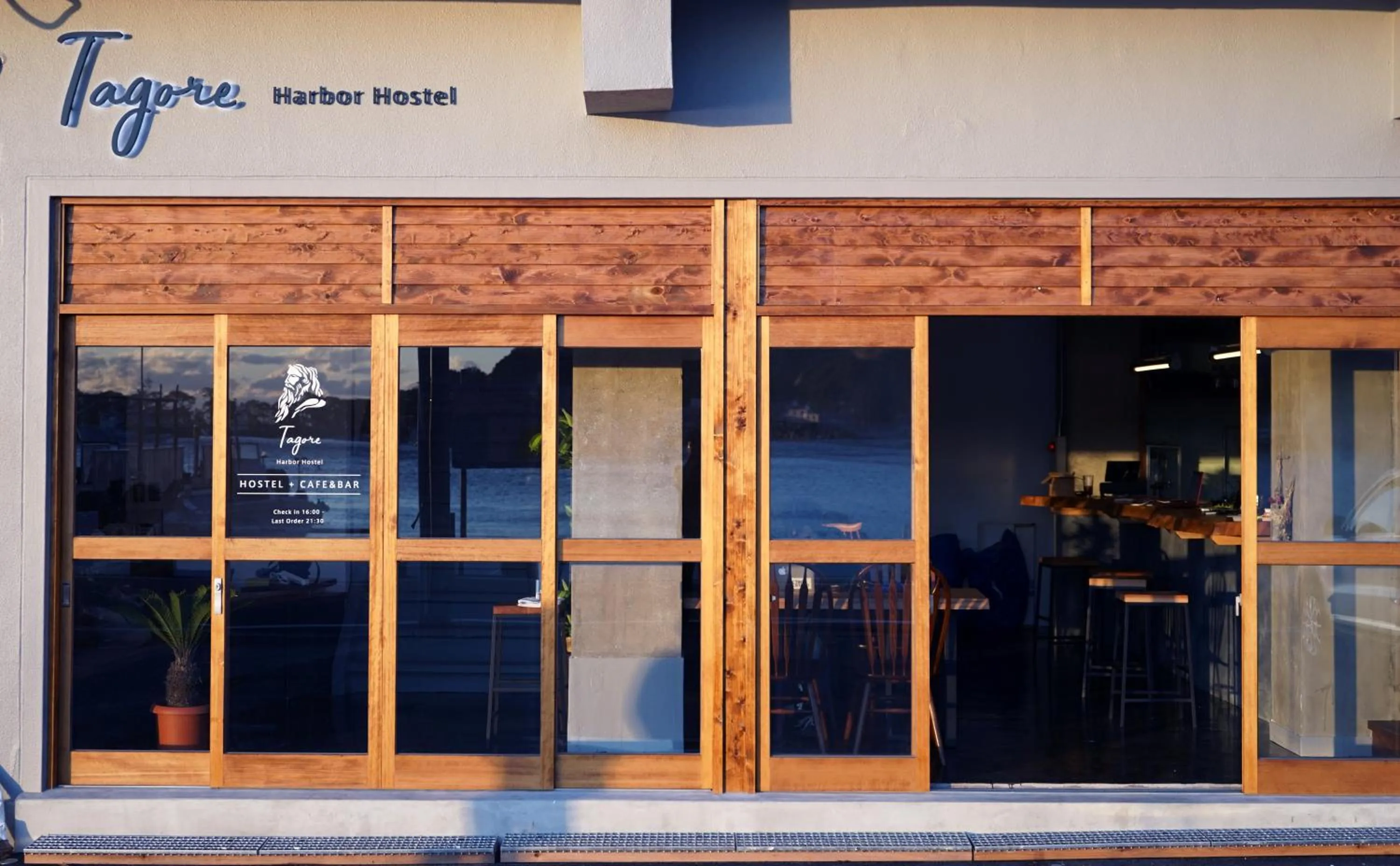 Facade/entrance in Tagore Harbor Hostel